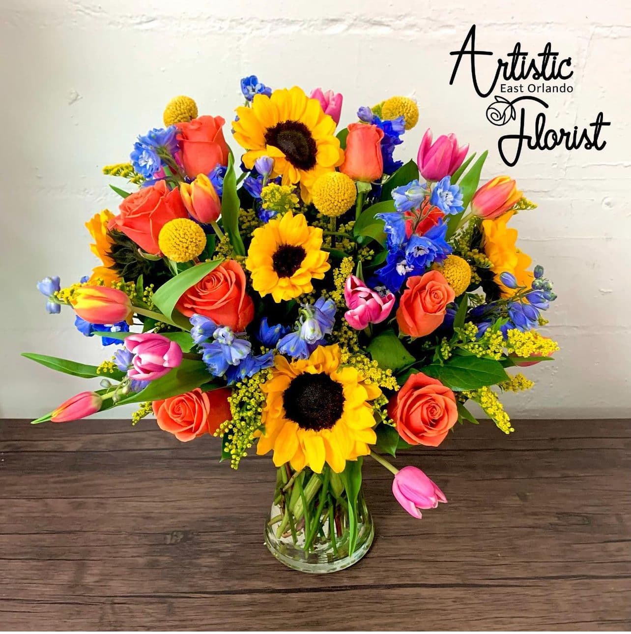 Sunflower  expression arrangement - Brighten up your day with our stunning Sunflower arrangement, to celebrate a special occasion, or simply to spread some sunshine and joy 