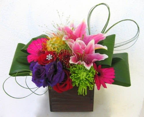 DELIGHT - Fragrant arrangement with stargazer lilies, roses, gerberas, lizzianthus....
