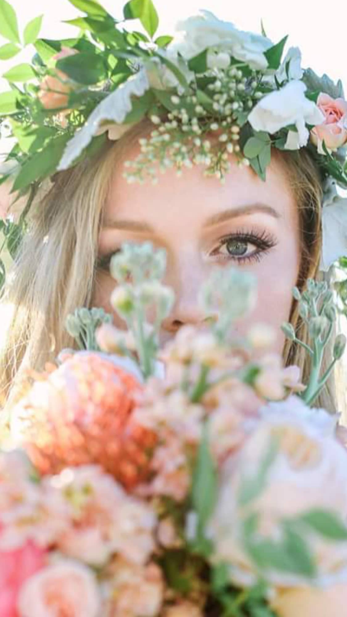 Granbury Weddings  - Custom Brides Floral Halos - Dfw/Hood County/Glen rose/Granbury/Fort Worth Wedding Florist in Granbury TX .. .....Complimentary wedding consultations by appt