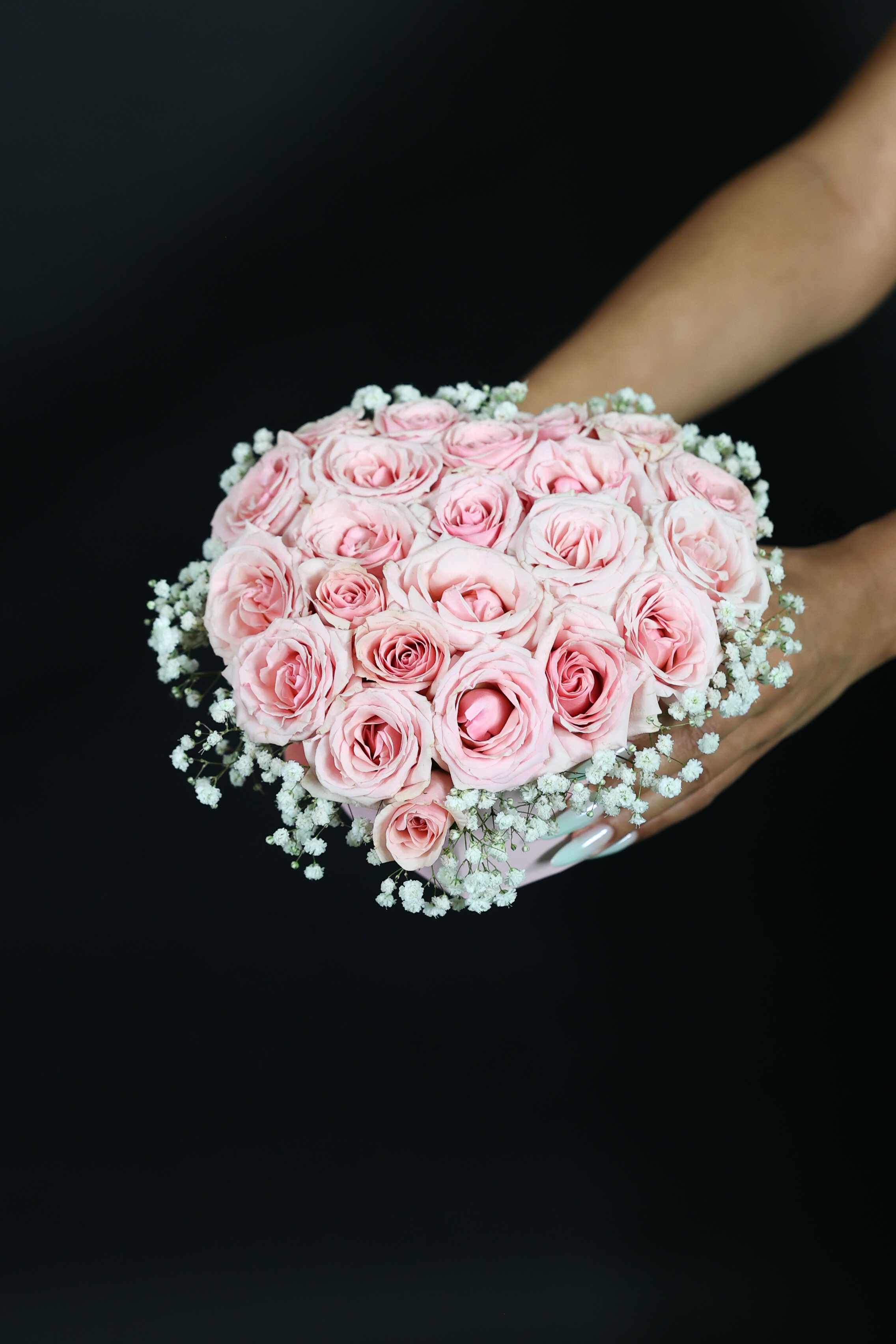 Le petit light heart shaped box Le petit light heart shaped box - Le petit light heart shaped box with spray roses