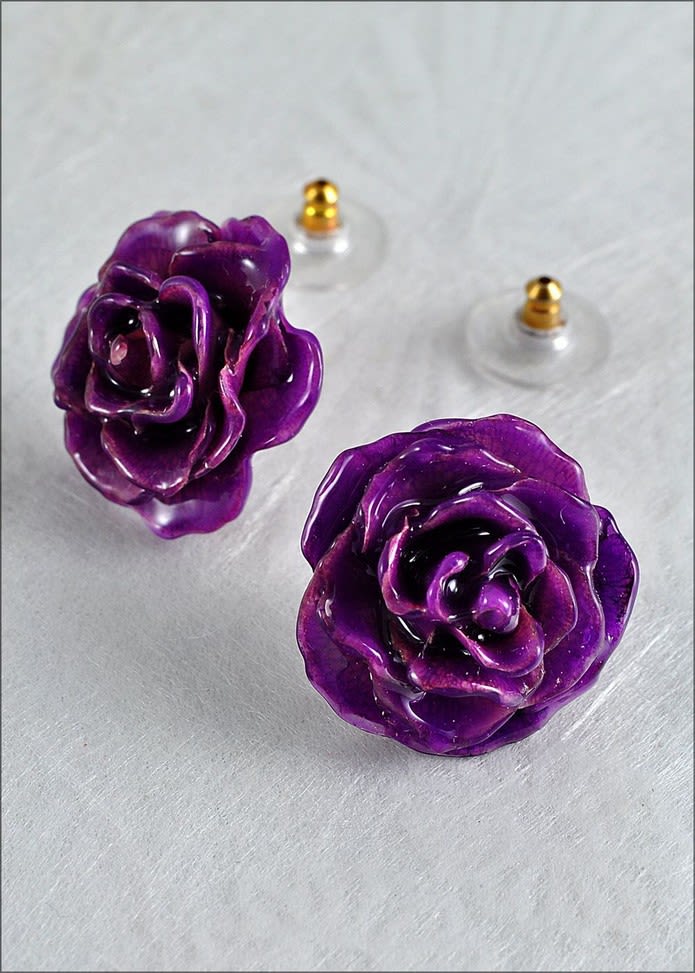 Preserved Lilac Rose Earrings Preserved Lilac Rose Earrings - Select this forever preserved rose earrings that are a perfect gift for anyone special in your life.