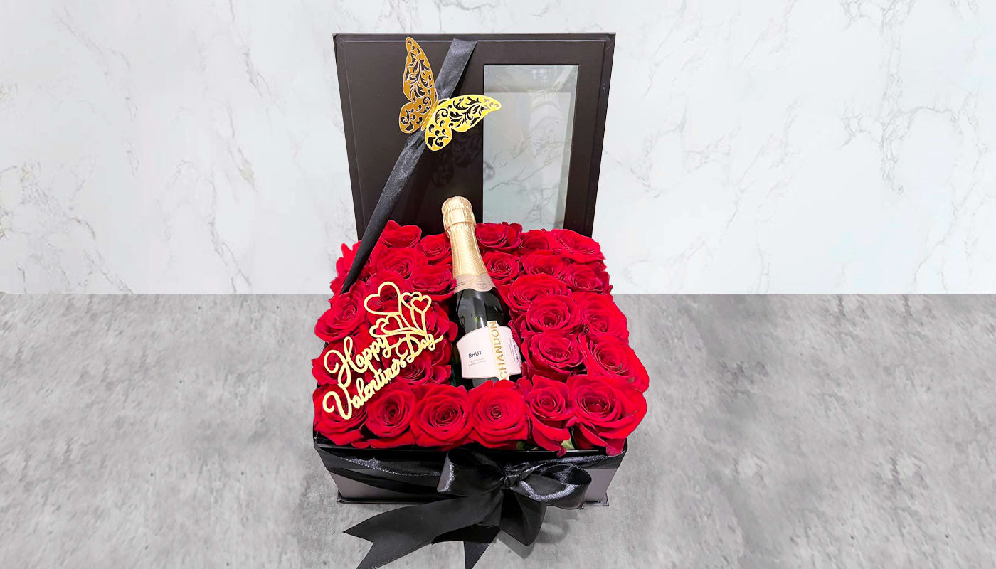 Black Box &amp; champagne  - 30-35 Red Roses 
