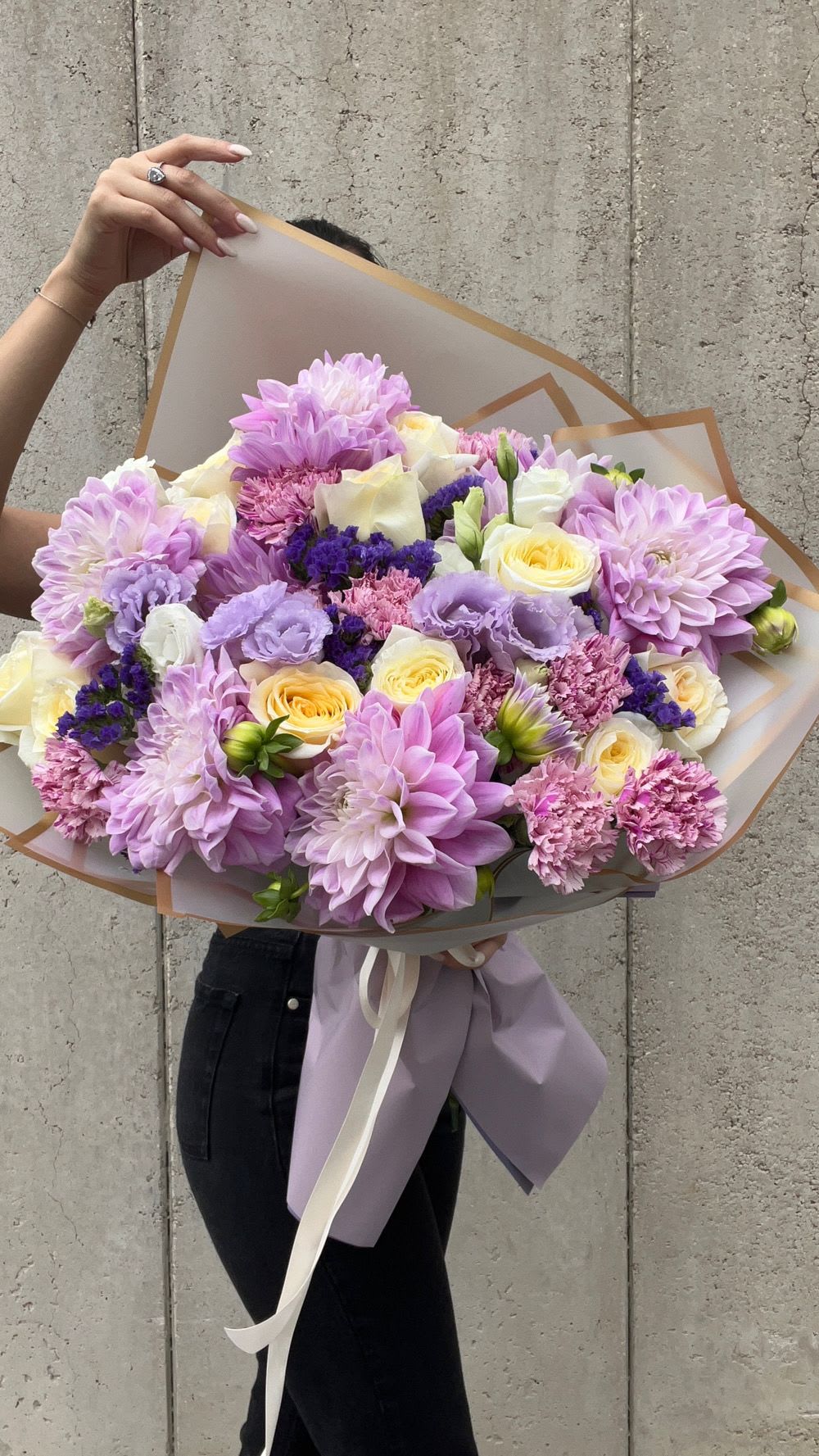 Amina Amina - Stunning bouquet full of Dahlias, Lisianthus, and other mixed flowers
