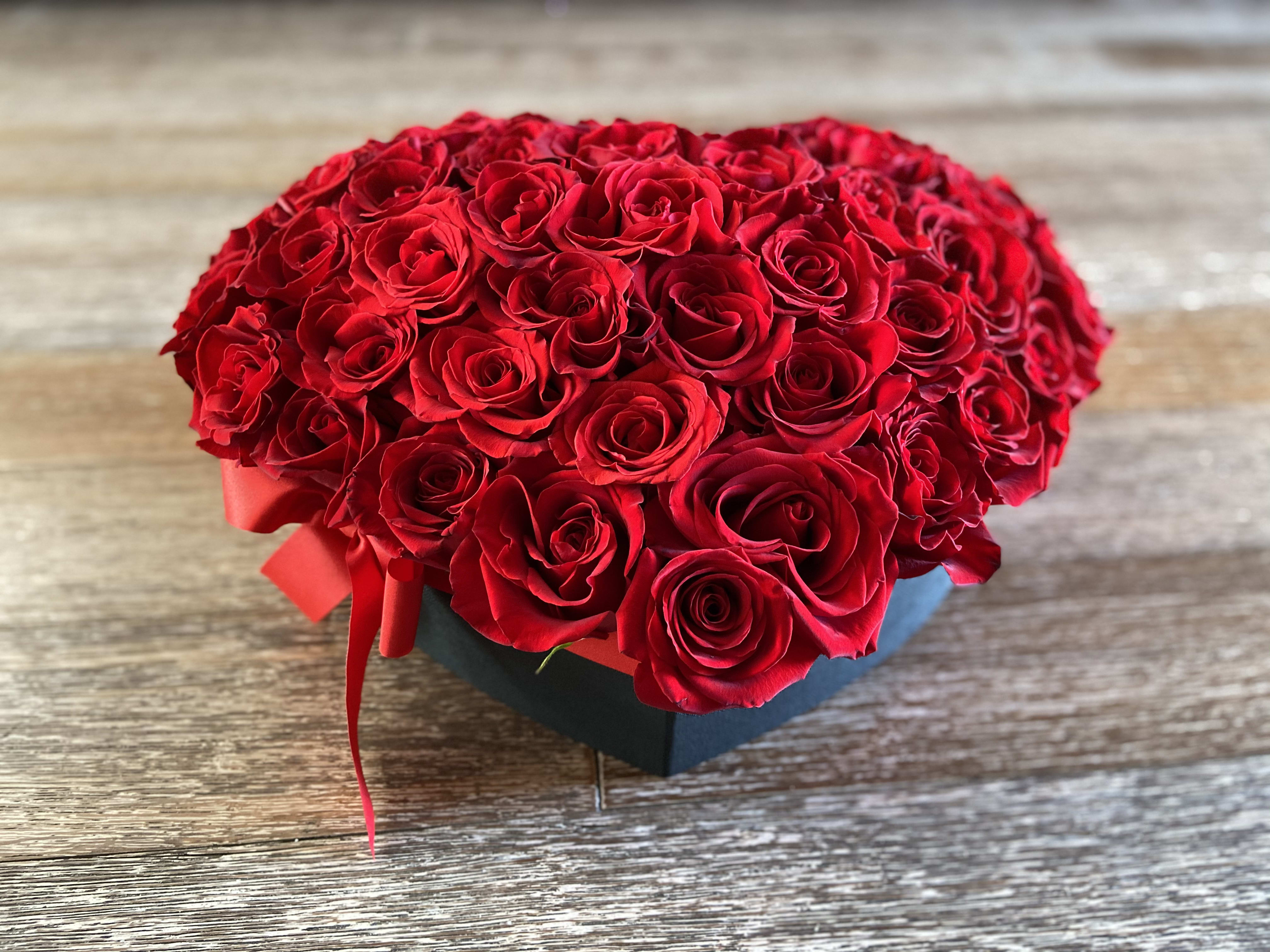 Black Heart  - Black Heart Box with 50 Red Roses