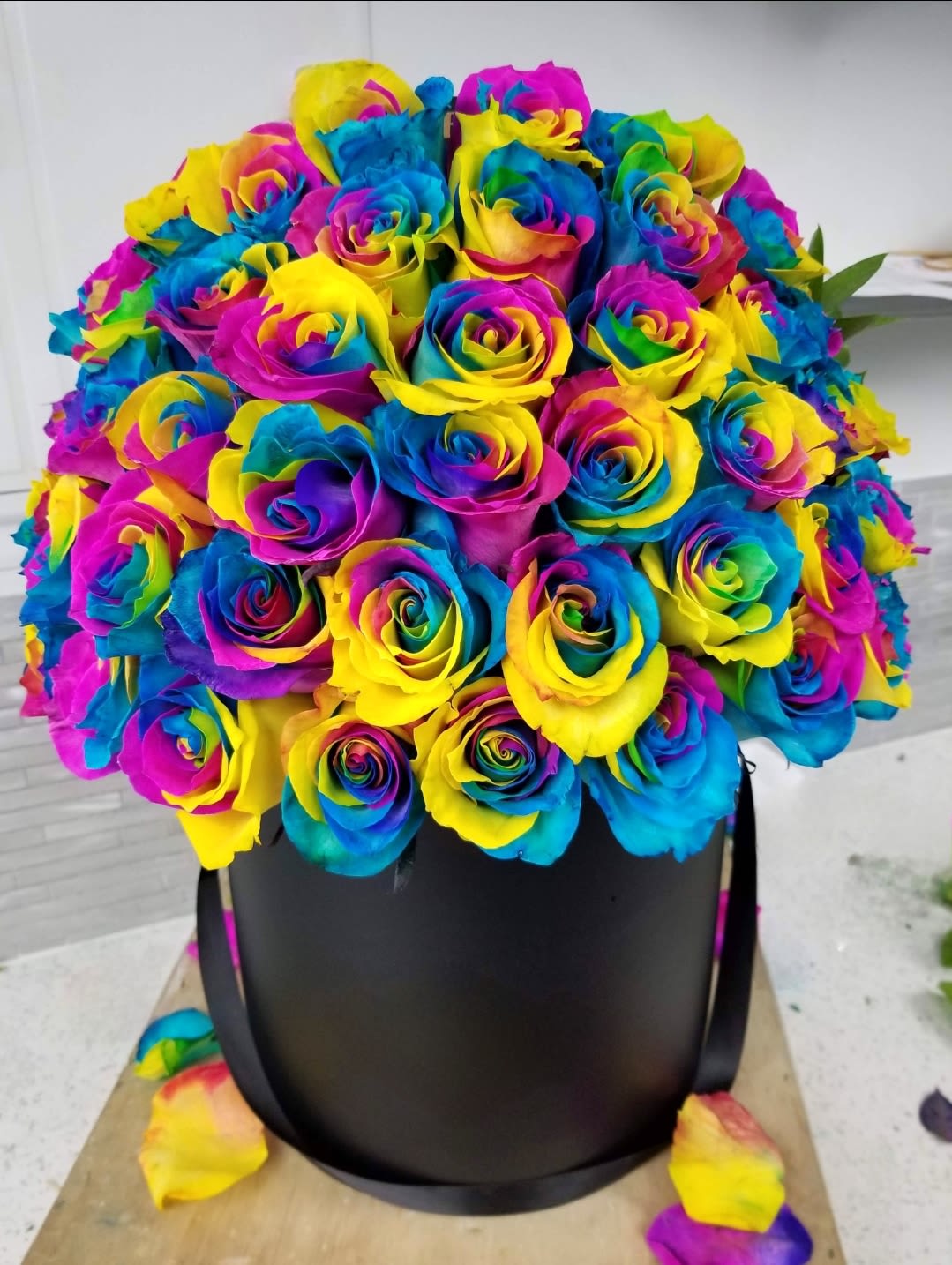 Eternal Spectrum Eternal Spectrum - Stunning beauty of rainbow-colored roses in a chic hatbox. This vibrant arrangement offers a luxurious and eye-catching gift for any occasion. These unique roses are sure to impress. Ideal for memorable events or a special surprise.