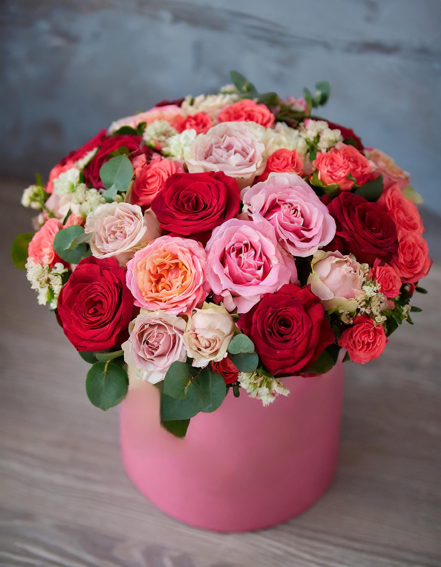 Amour Amour  - Capture the essence of romance with our fresh, amazing pink and red roses elegantly arranged in a charming hatbox. Let your love bloom with our enchanting floral arrangement  