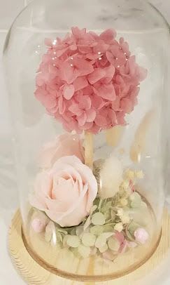 Preserved topiary pink Preserved topiary pink - topiary with preserved hydrangea and rose in dome