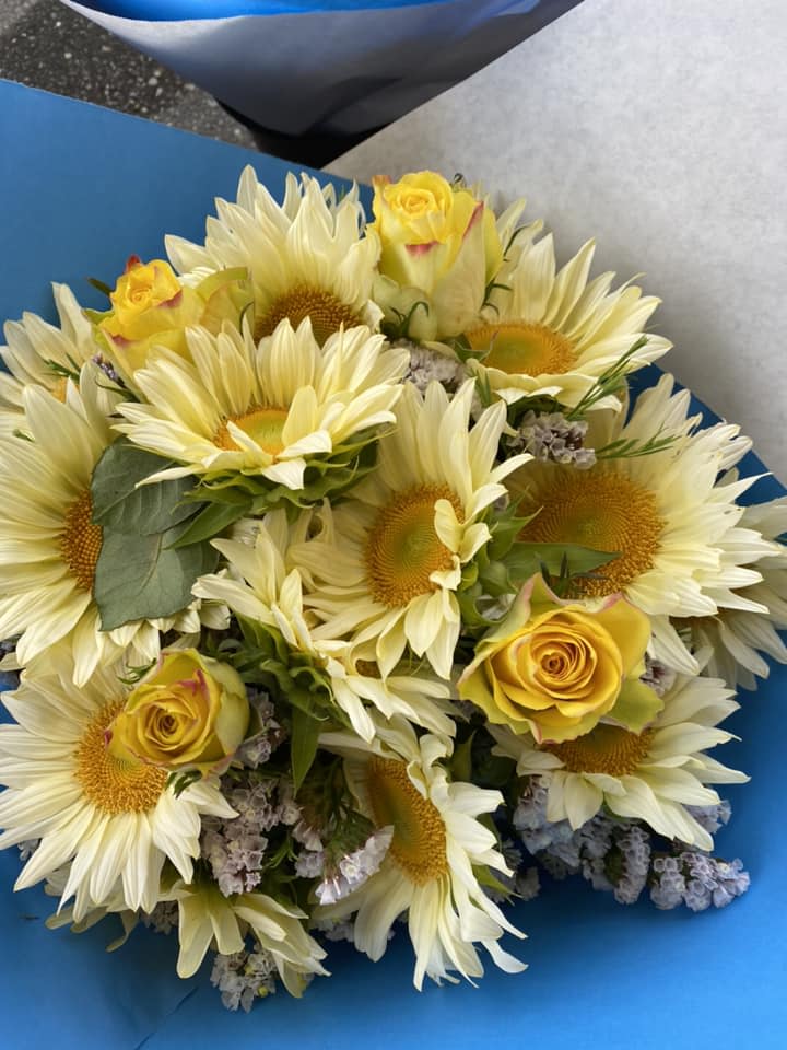 candlelight  - An artistic and soft yellow arrangement is a pleaser and interesting as it is impressive. soft yellow sunflower and yellow rose is an architectural design give this arrangement its unique appeal. Wrap or Vase same price  APPROXIMATE DIMENSIONS       12&quot;W X 18&quot;H Standard                                                            14&quot;W X 22&quot;H Deluxe                                                           16&quot;W X 25&quot;H   Premium  