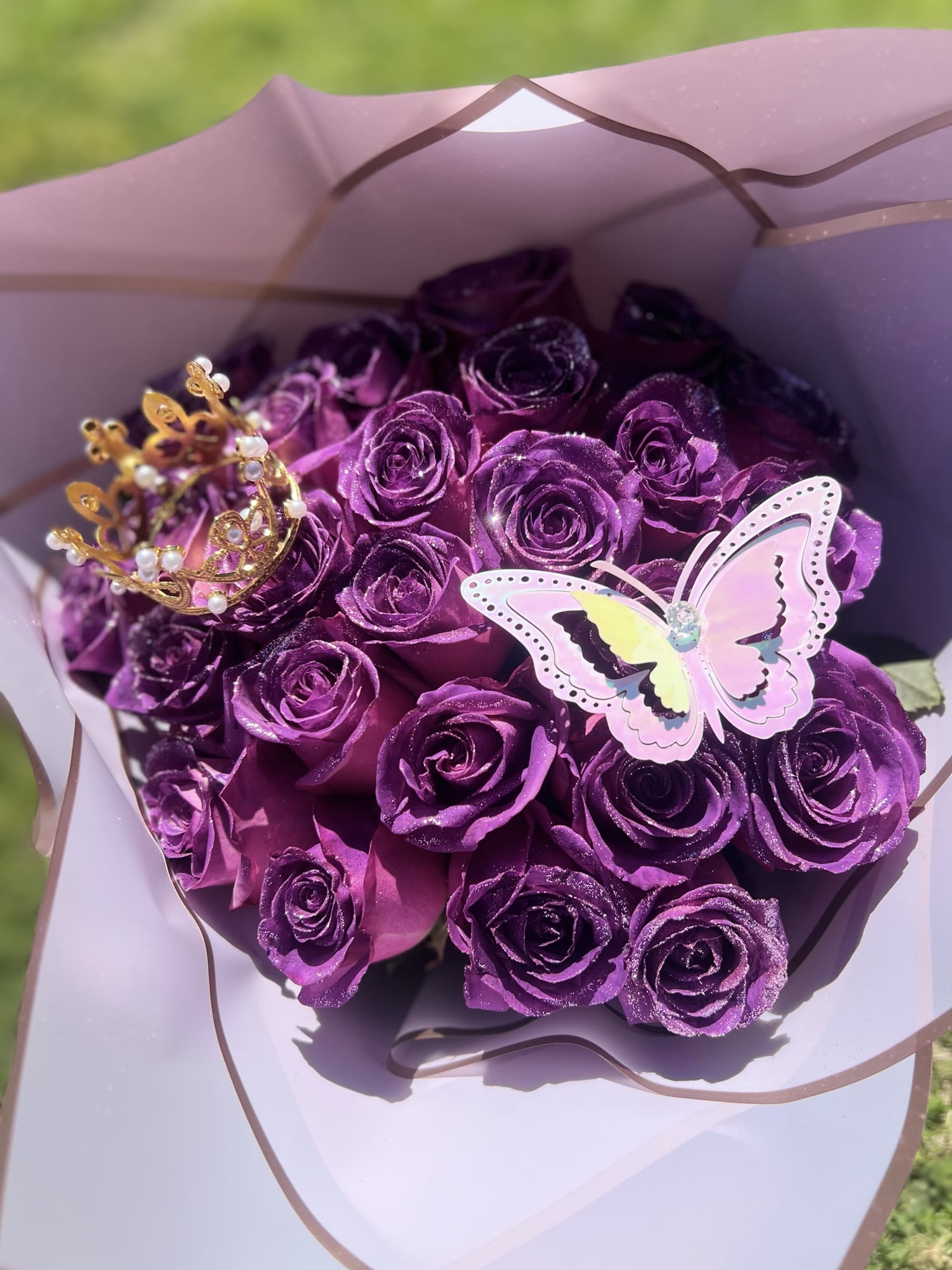 Rapunzel bouquet 24 Roses - Bouquet of 24 lavander roses with crown and butterfly included.