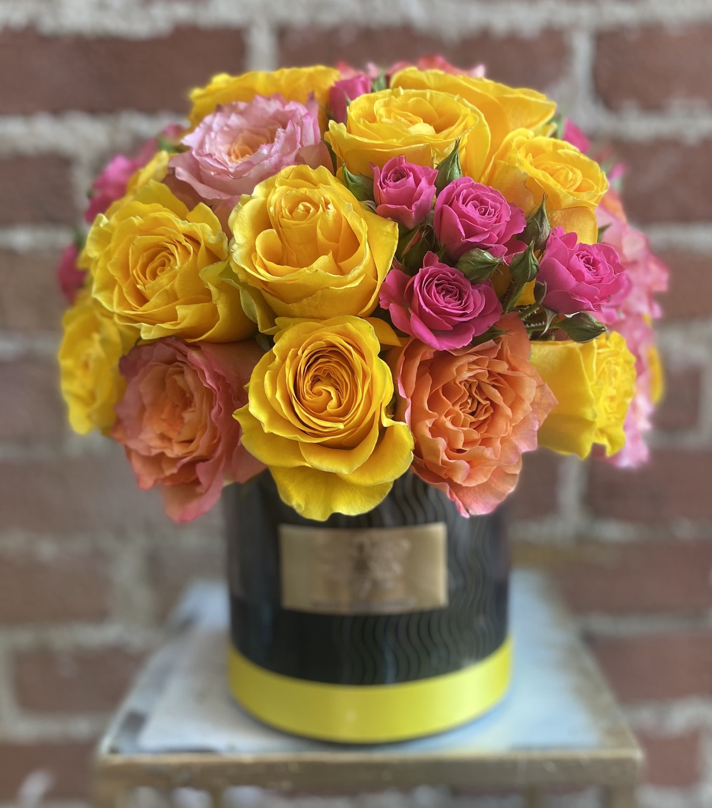 Summer Nights - Buzzy Bee Flowers - Step into a realm of magic and mystique with our captivating &quot;Summer Nights&quot; floral arrangement. This exquisite creation captures the essence of warm summer evenings, infusing your space with a harmonious blend of colors, fragrances, and textures that evoke the charm of twilight skies and moonlit gardens.