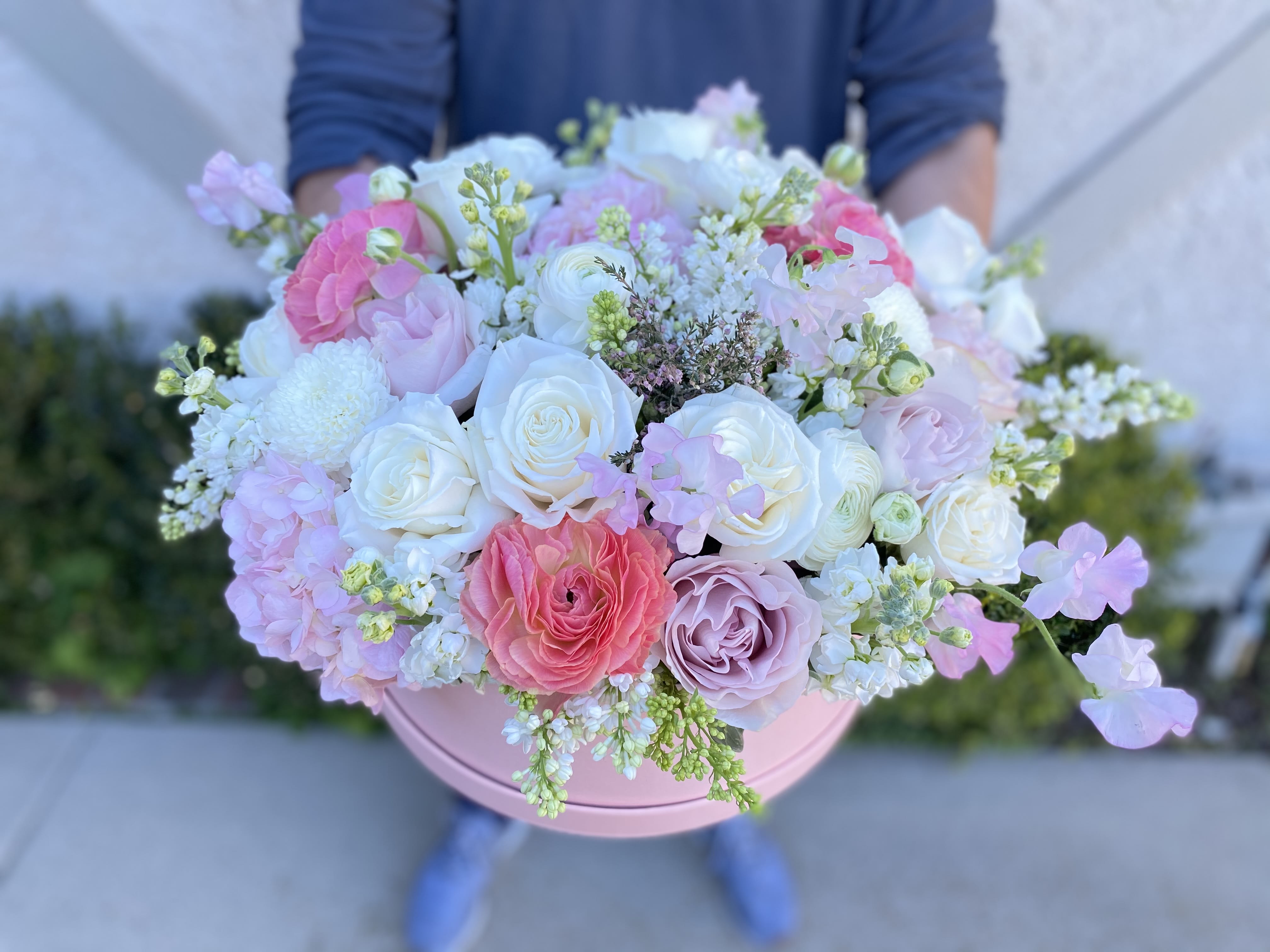 English Garden in a Box English Garden in a Box - A beautiful combination of colors and textures with the right amount of perfect scented spring flowers in a delicate pink hat box.