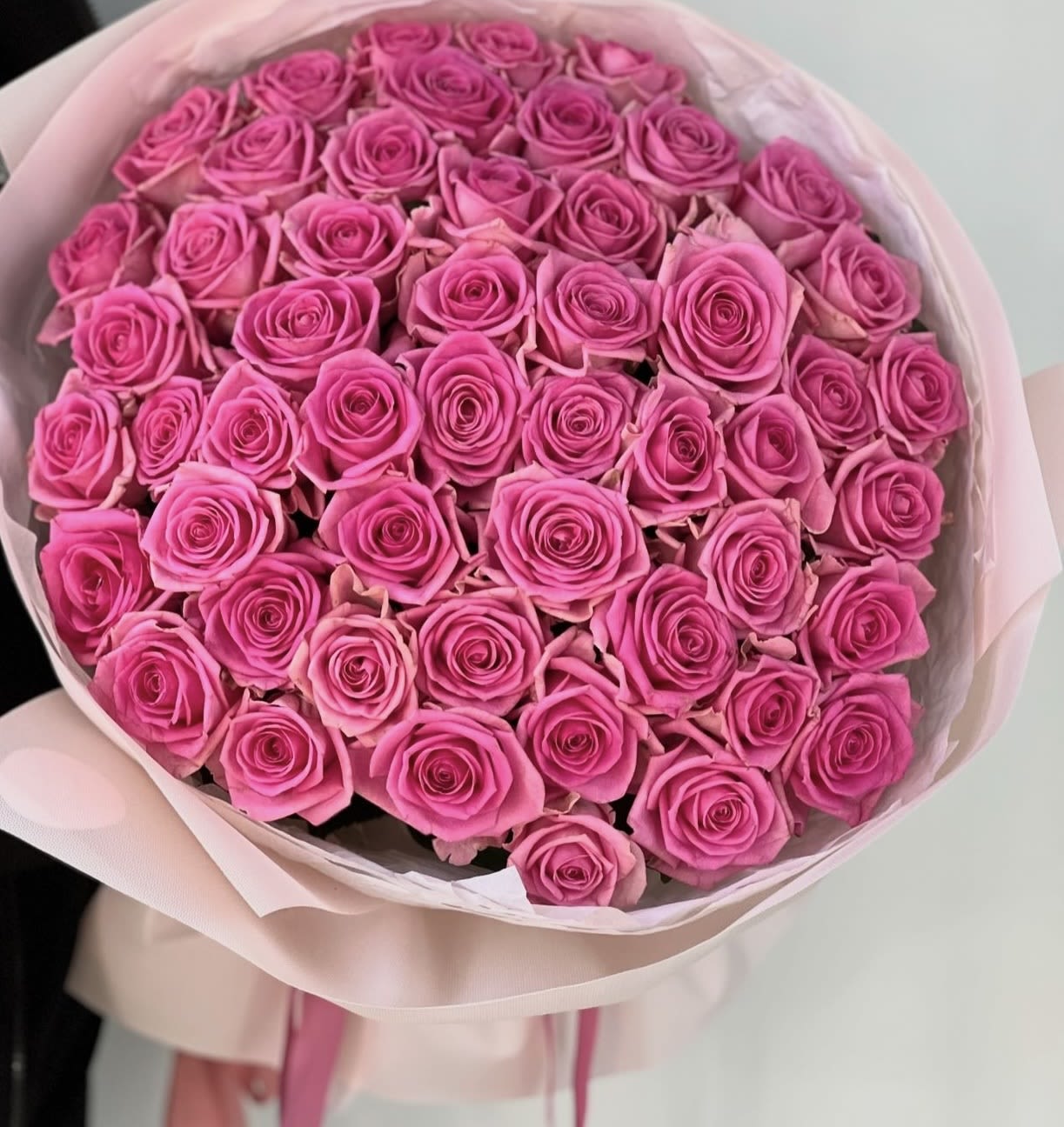 Pink Roses Bouquet Pink Roses Bouquet - Gorgeous Pink roses arranged in a vase Standard - 50 roses Deluxe -75 roses, on the photo Premium -100 roses