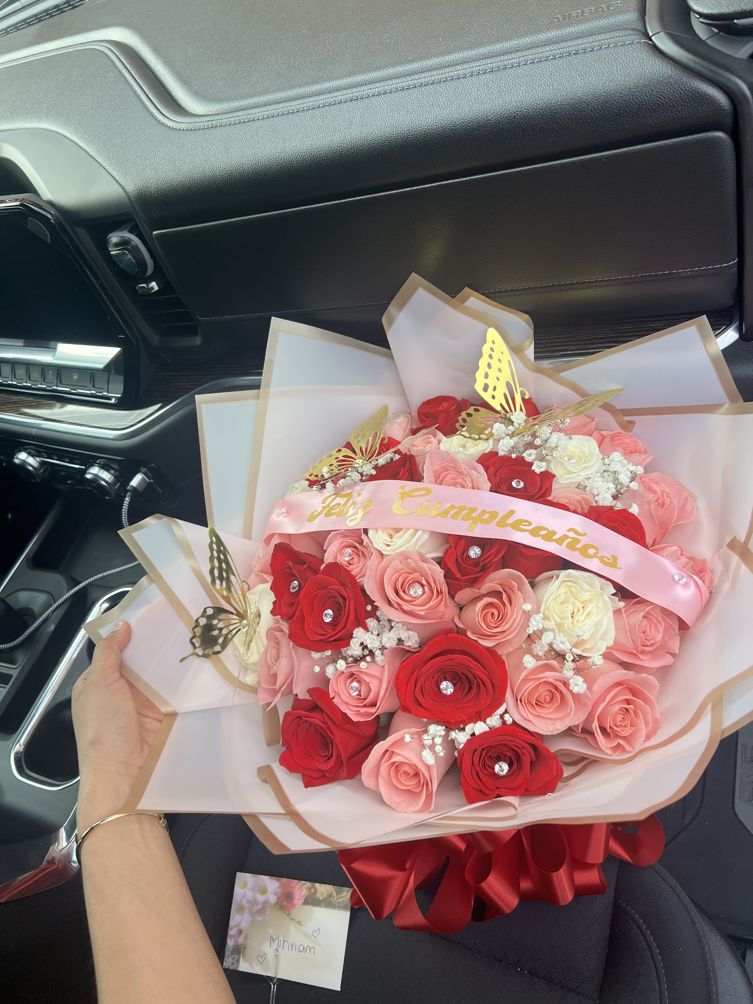 Buchón mix  - 50 roses white pink and red with gyp and diamonds 