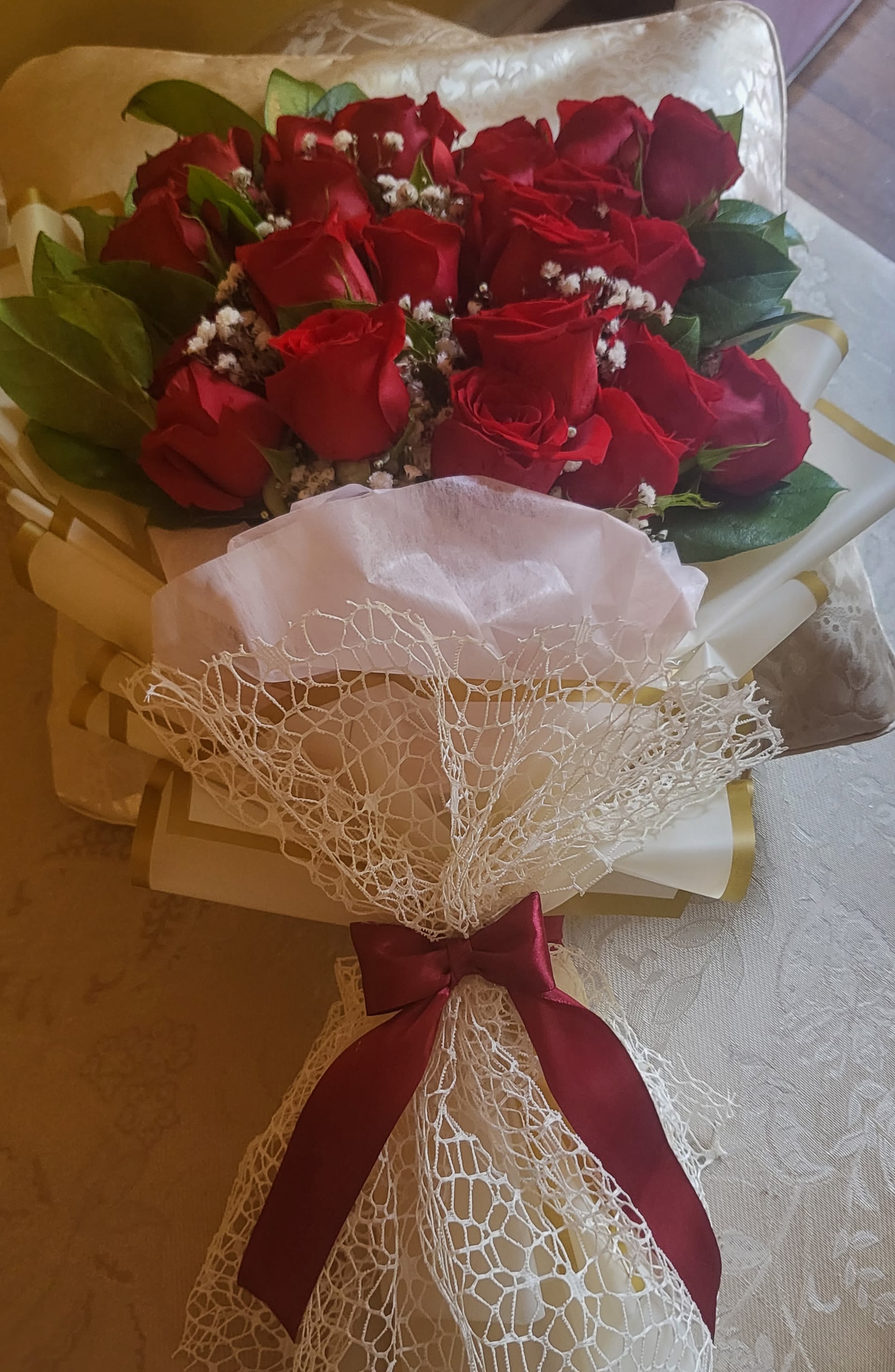 Romantic bouquet Romantic bouquet - A dozen red rose bouquet wrapped in stunning white wrapping paper and tied with an adorable red bow. This bouquet screams romance.