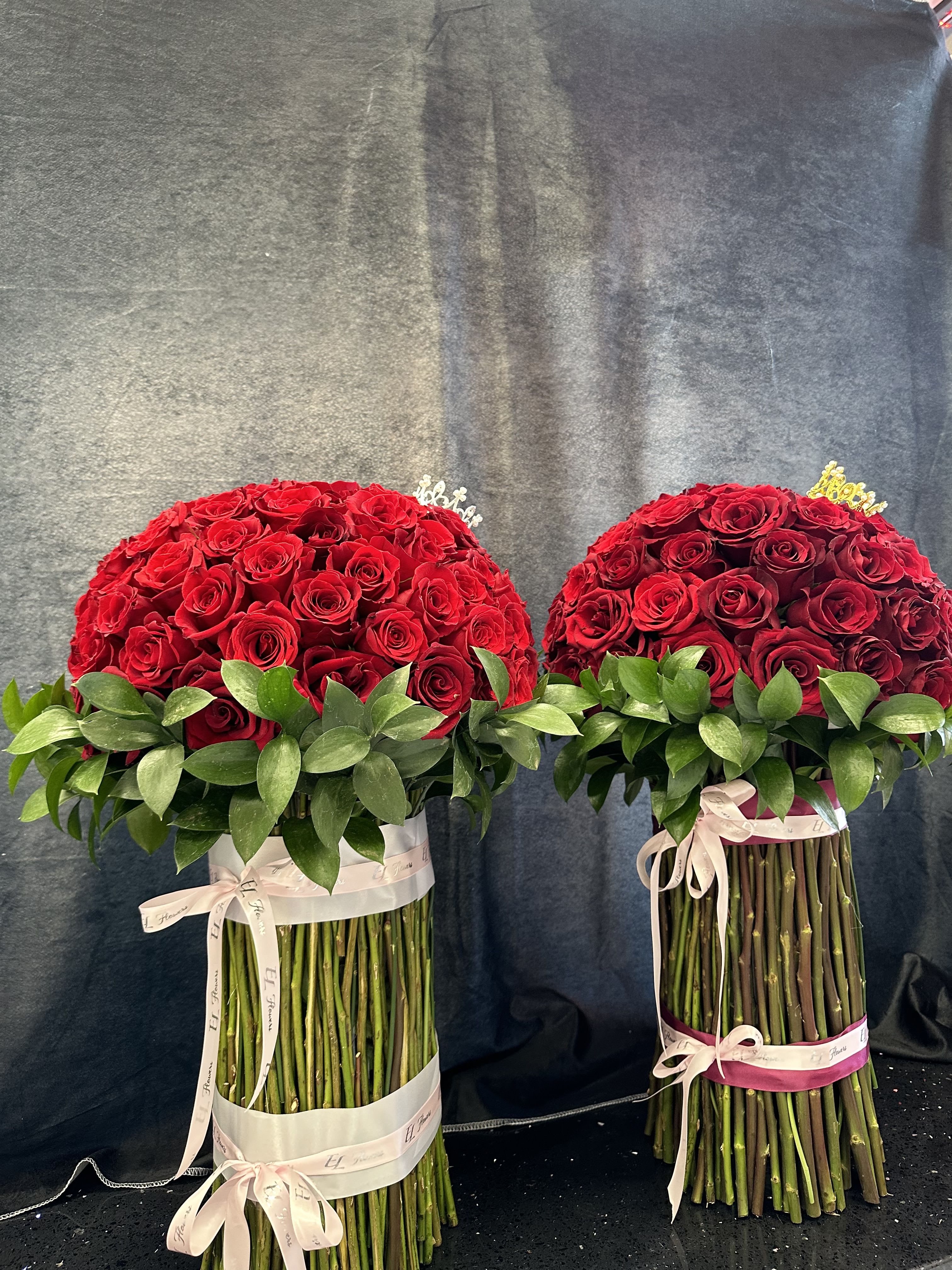 Original bouquet of roses Original bouquet of roses - This is hard worked arrangement that is with vase and red roses you can’t see the vase but it all on the vase