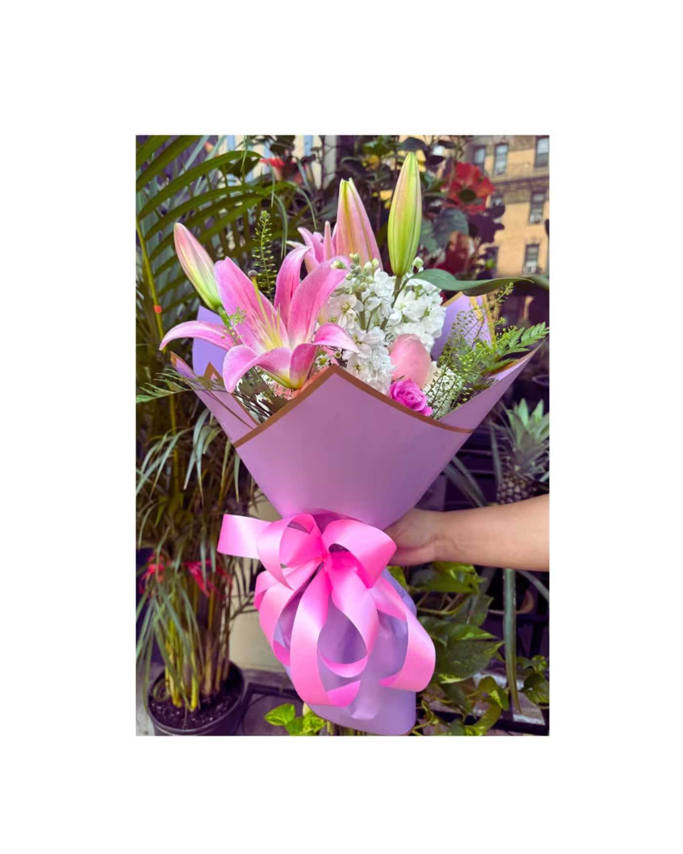 Beauty Bouquet - The &quot;Beauty Bouquet&quot; is an exquisite floral composition that stands out for its elegance and sophistication. This bouquet combines flowers in soft and vibrant tones, creating a perfect balance between delicacy and vivacity