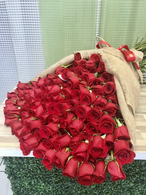 100 Roses Burlap Handheld Bouquet - Red - 100 Roses Burlap, Handheld Bouquet