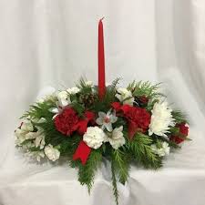 Simply Christmas - A simple centerpiece with 2 candle 