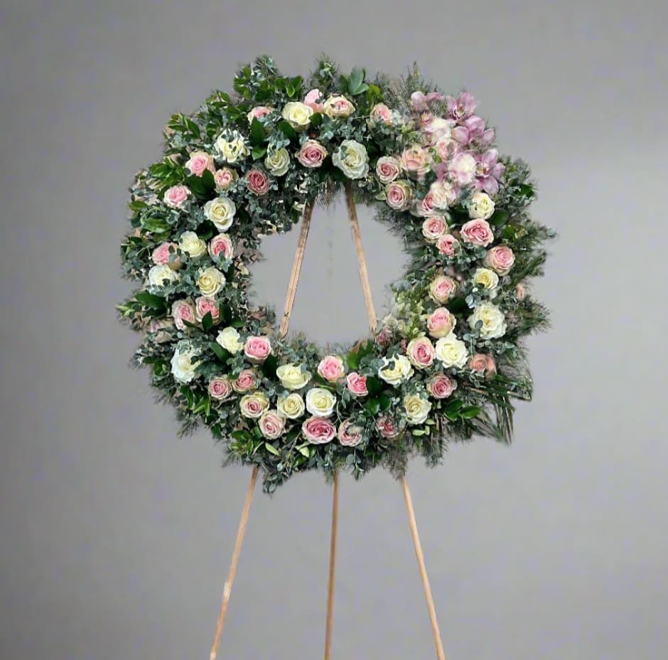 Eternal love Eternal love - Honor the memory of a loved one with our Elegant Sympathy Flower Arrangement