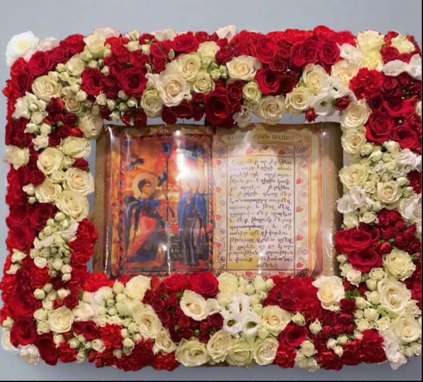 Heatfelt thoughts Heatfelt thoughts - Honor the memory of a loved one with our Elegant Sympathy Flower Arrangement