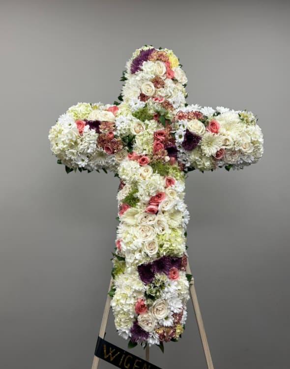 Eternal rest - Honor the memory of a loved one with our Elegant Sympathy Flower Arrangement