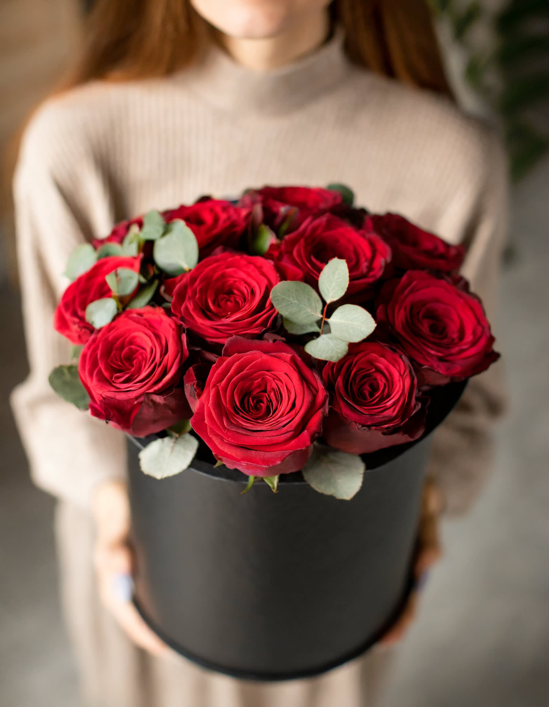 Red Roses Hatbox - Red roses are recognized queens of the flower world. Passionate and sensual, they will be a wonderful gift for any celebration. It looks elegant and stunning!   Recommended for: Love and Romance, I Love You Flowers, Anniversary, Proposal,  Romantic Gift, Birthday, Get Well Soon, Celebrations, Best Wishes, Thank You, Congratulations, Just Because, New Baby, Everyday