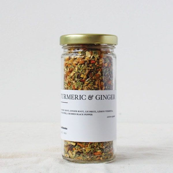 Organic Turmeric Ginger Tea - This warm and earthy blend is grounded from it’s roots: turmeric, ginger and licorice. The roots are balanced by the fragrant lemongrass and the sweetness of the orange peel. We crush black peppercorns to add in a spicy, yet subtle, endnote. This blend is naturally caffeine-free, and is a perfect companion to enjoy throughout your day. Great served with a slice of lemon or splash of honey.  Comes in a 8 OZ glass reusable jar. 75grams - Around 20 serving.  Every jar comes with ingredients, blend description, and preparation guidelines. 