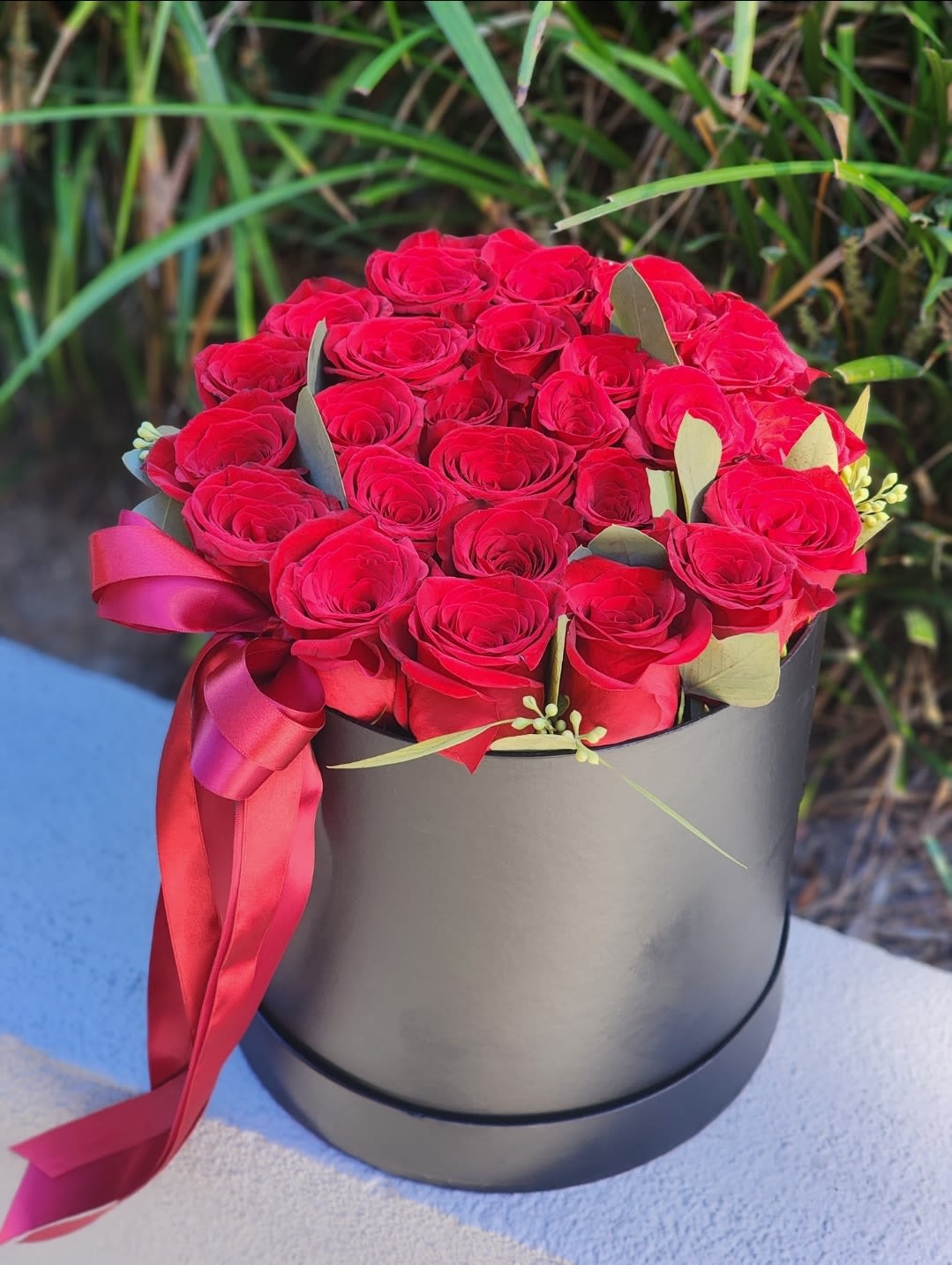 To be My Queen  - Delight in the beauty of our white hatbox packed with lush red roses. Ideal for expressing love and appreciation, this sophisticated arrangement speaks volumes.
