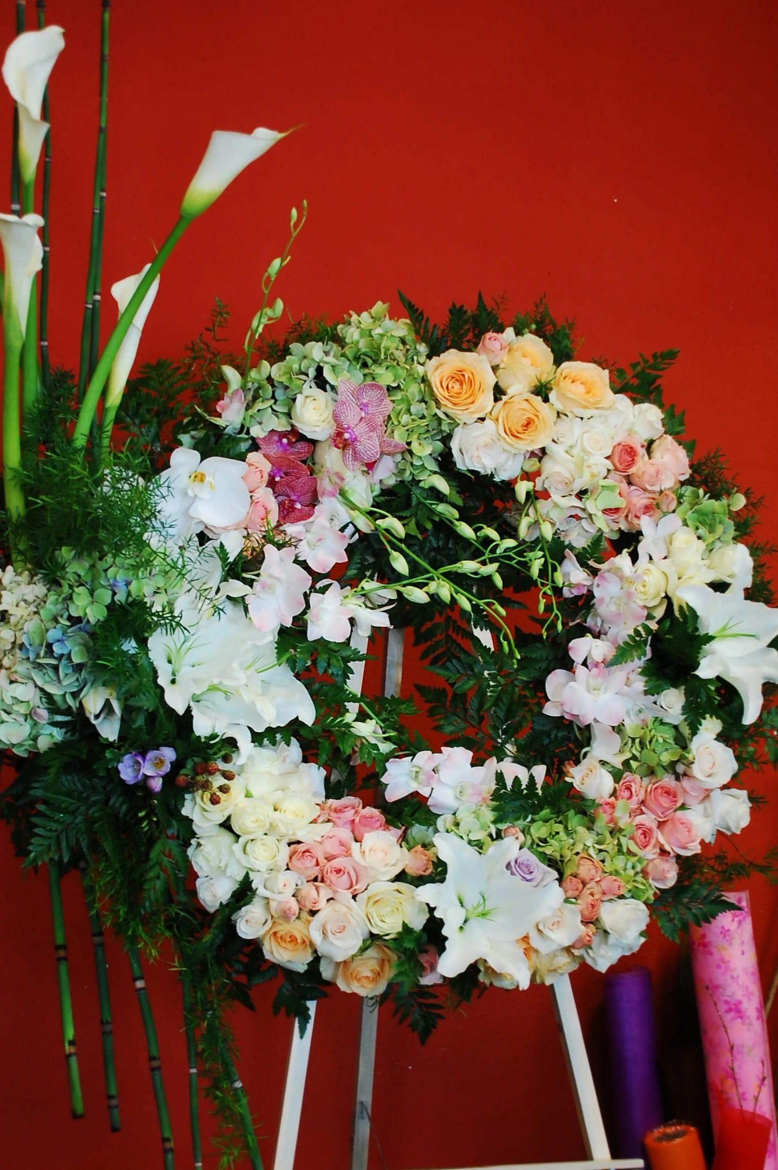 In loving memory In loving memory - roses,carnations,calla lillies, lilies, dendrobium orchids Deluxe and premium: touch with phelanopsis porchids