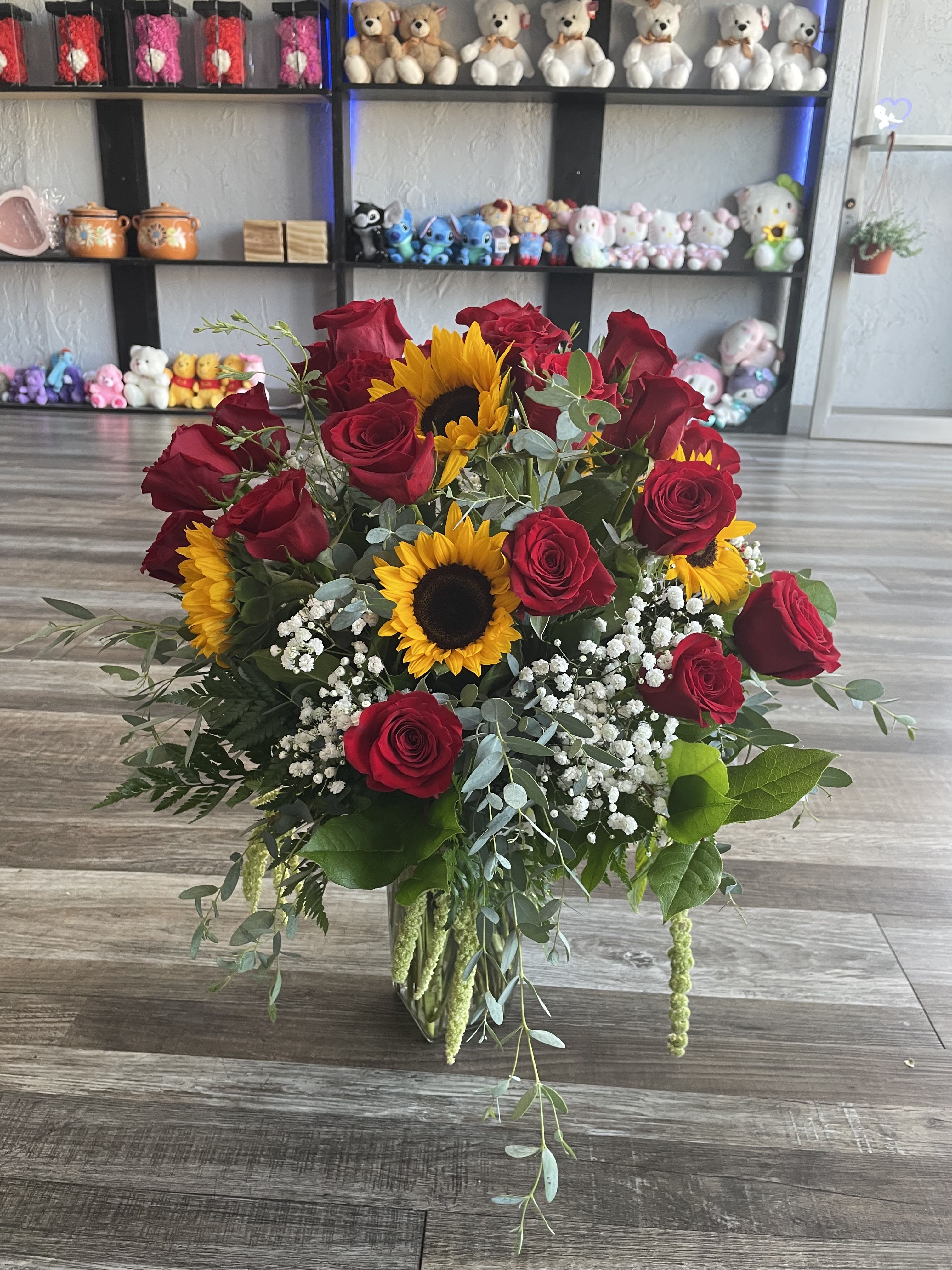 roses sunflowers in a vase - roses sunflowers in a vase