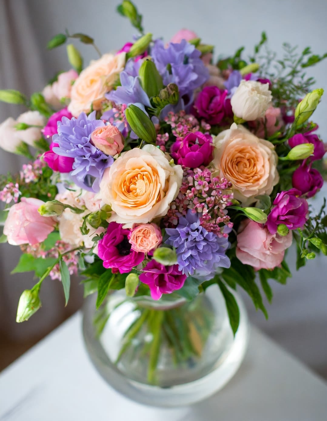 Colorful Dreams  - Our garden-style vases feature peach roses and a colorful mix of stunning flowers, perfect for adding elegance to any space. These luxurious arrangements make an ideal gift or centerpiece for any occasion.