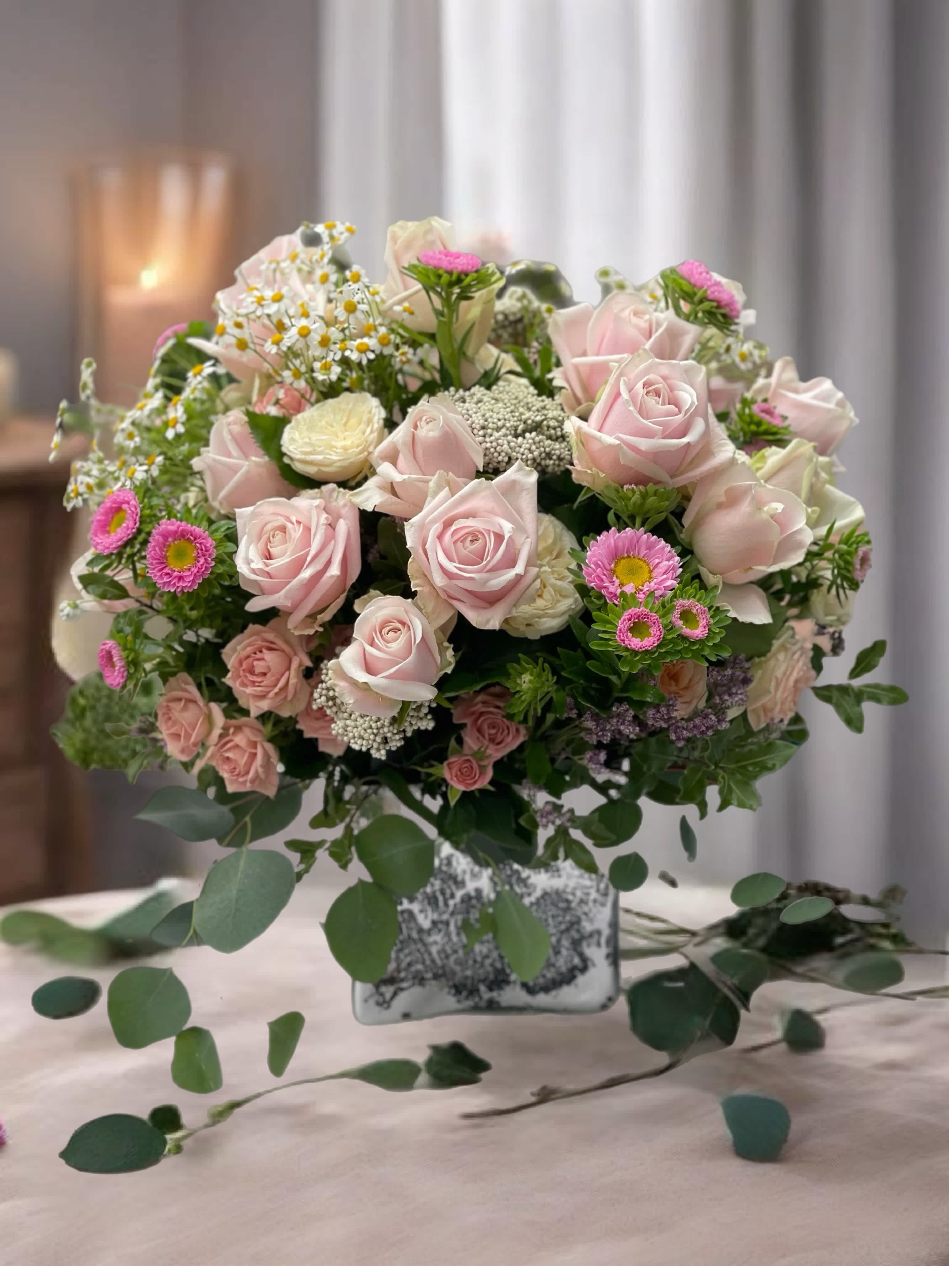 Exquisite white roses arrangement - Indulge your senses with our exquisite rose arrangement that is sure to leave you feeling absolutely marvelous. This stunning masterpiece showcases the perfect blend of elegance, opulence, and sheer beauty, making it a truly captivating composition that will take your breath away.