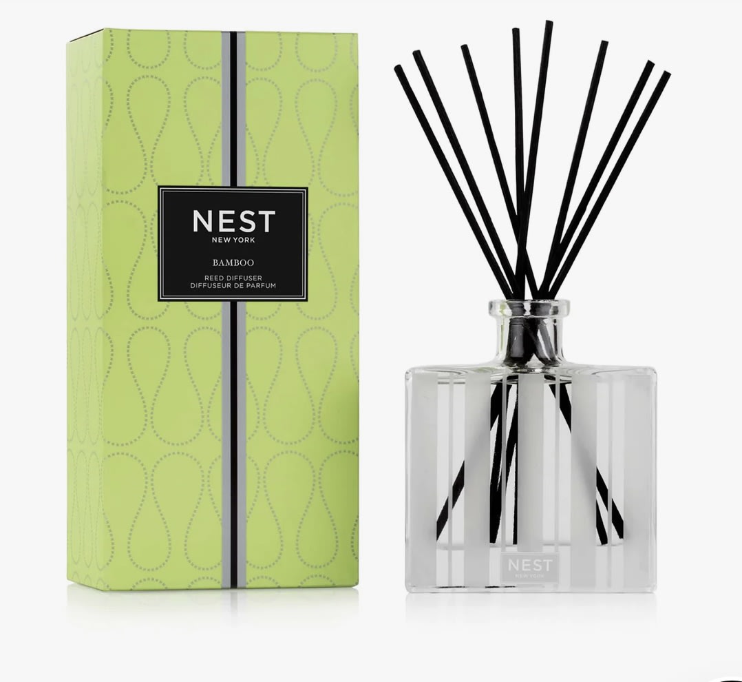 Bamboo Reed Diffuser Bamboo Reed Diffuser - Create the aroma of a welcoming garden with this bestselling fragrance, Bamboo. This Reed Diffuser features the iconic scent’s blend of white florals with an abundance of lush green notes and hints of sparkling citrus. Matches not required. Overview Expertly crafted with the highest quality fragrance oils, this Reed Diffuser releases an exquisite scent slowly and evenly into the air for approximately 90 days, delivering continuous fragrance, uninterrupted. The intensity and reach of the fragrance can be customized based on the number of reeds used. Fragrance Family Floral Scent Type Floral-Dewy Key Notes White florals with an abundance of lush green notes and hints of sparkling citrus