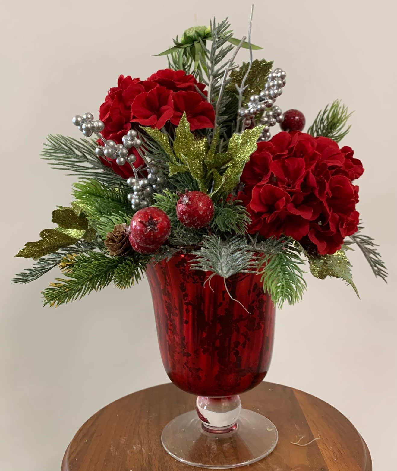 SILK 13 SILK 13 - SILK ARRANGEMENT Orientation: All-Around Festive, keepsake holiday arrangement