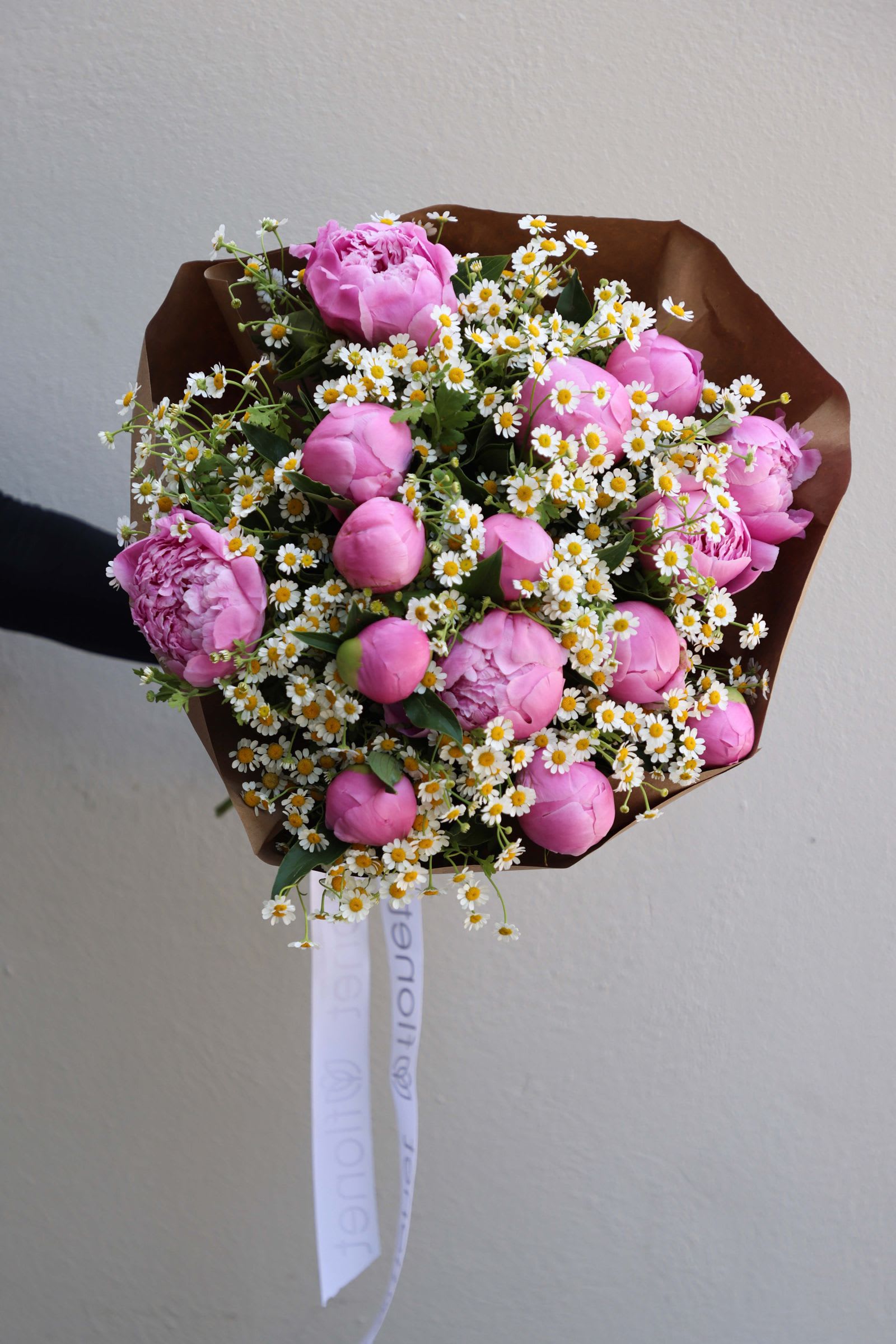 Pink Peonies mixed with Chamomile Pink Peonies mixed with Chamomile - Pink Peonies mixed with Chamomile