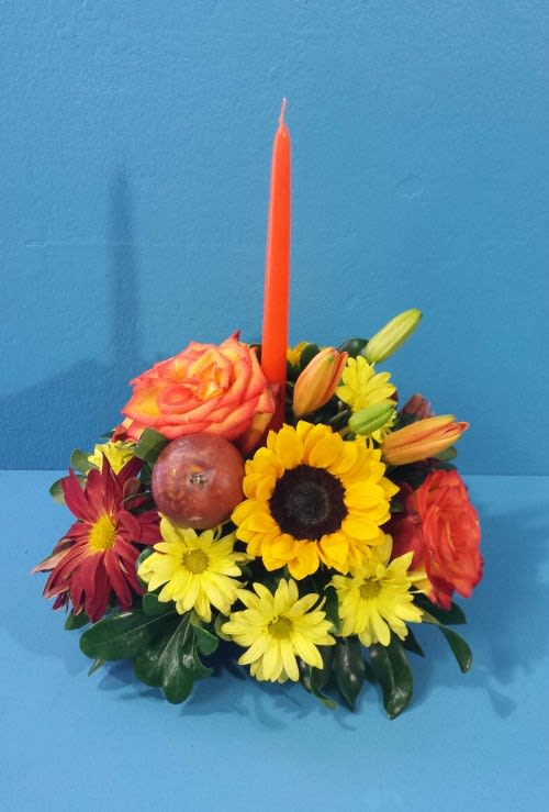 Thanksgiving centerpiece - Beautiful centerpiece with fall colors flowers like roses, sunflowers, lilys and astromelys