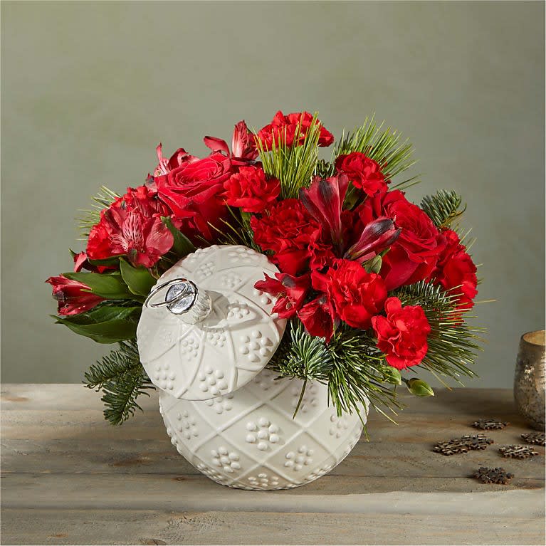 Cozy Christmas Cozy Christmas - Holiday flowers in a Cozy Vase !