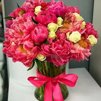 A Symphony of Peonies - A delicate composition in a vase of peonies and spray roses charms with soft shapes and subtle shades. These flowers create an atmosphere of romance and lightness, filling the space with a pleasant aroma. This is an ideal choice for those who appreciate refined and delicate beauty.