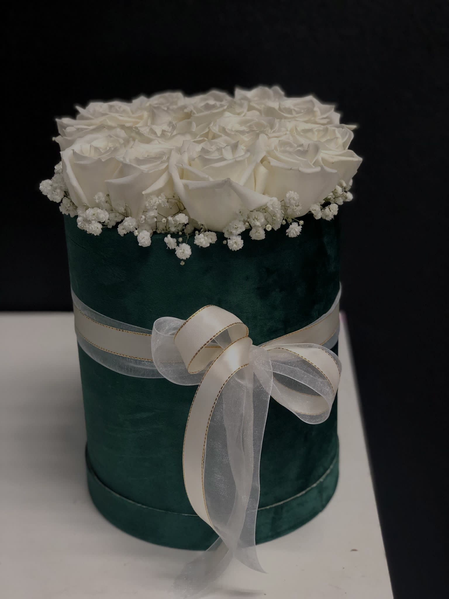 green elegant box - 15 elegant white roses with in the velvet green box