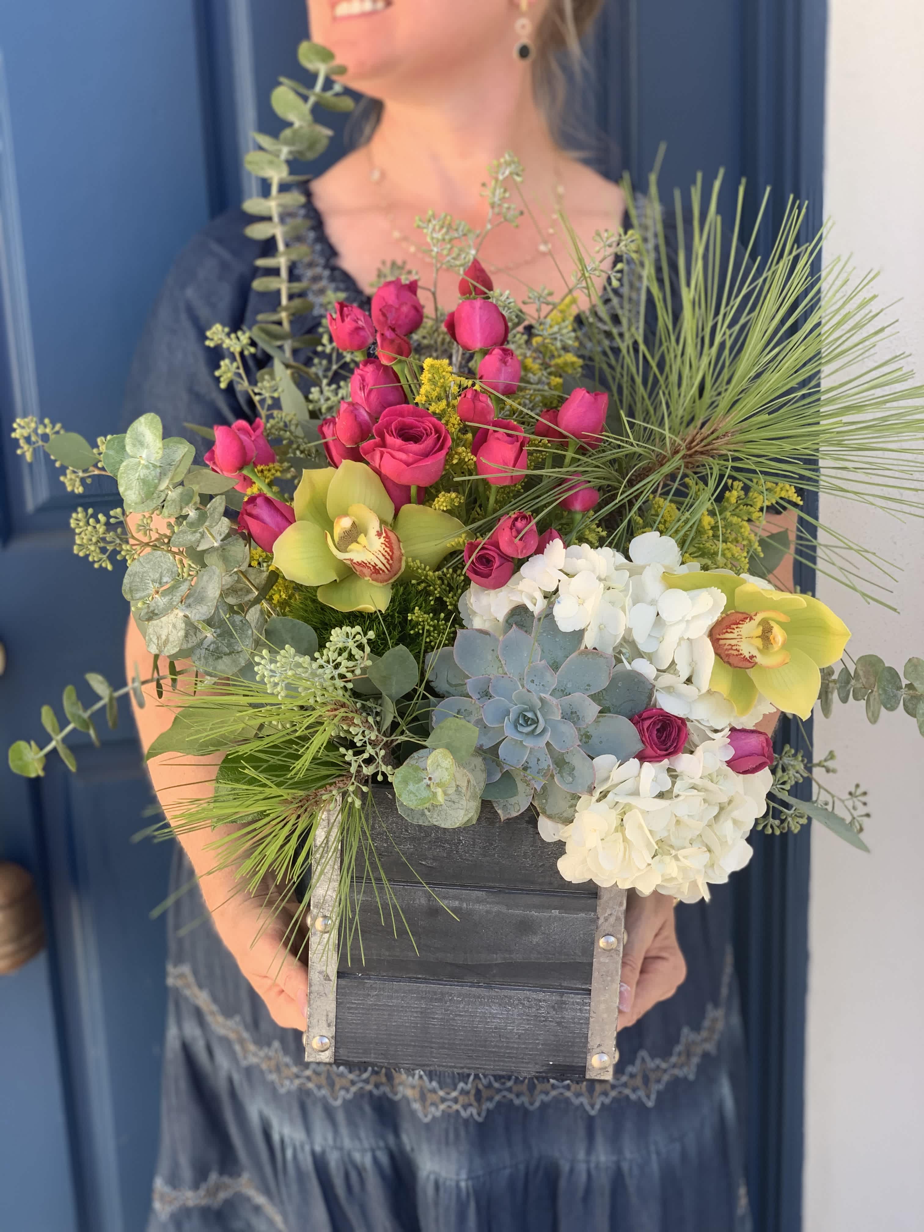 Best Memory - This laconic arrangement is full of grace and meaning. It will bring a positive emotion into anybody's heart and evoke best memories. 