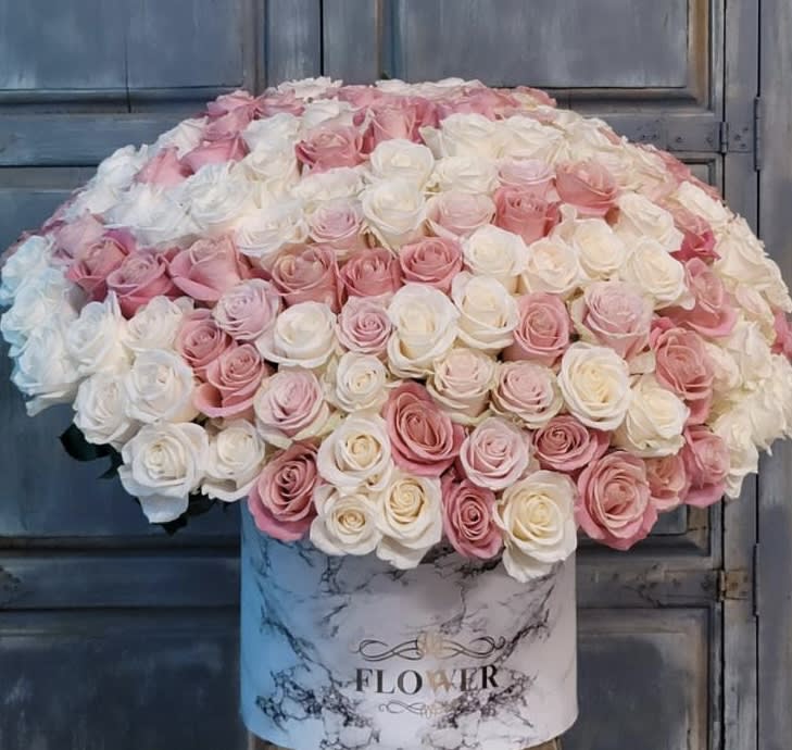 Pink Deamer  - This grandiose arrangement of pink and white roses will bring smiles and joyous moments to that special one.  The standard size includes 65 white and 65 pink roses, totaling to 130 roses.  The Deluxe size will include 150 roses, and the Premium size will have total of 170 roses.  