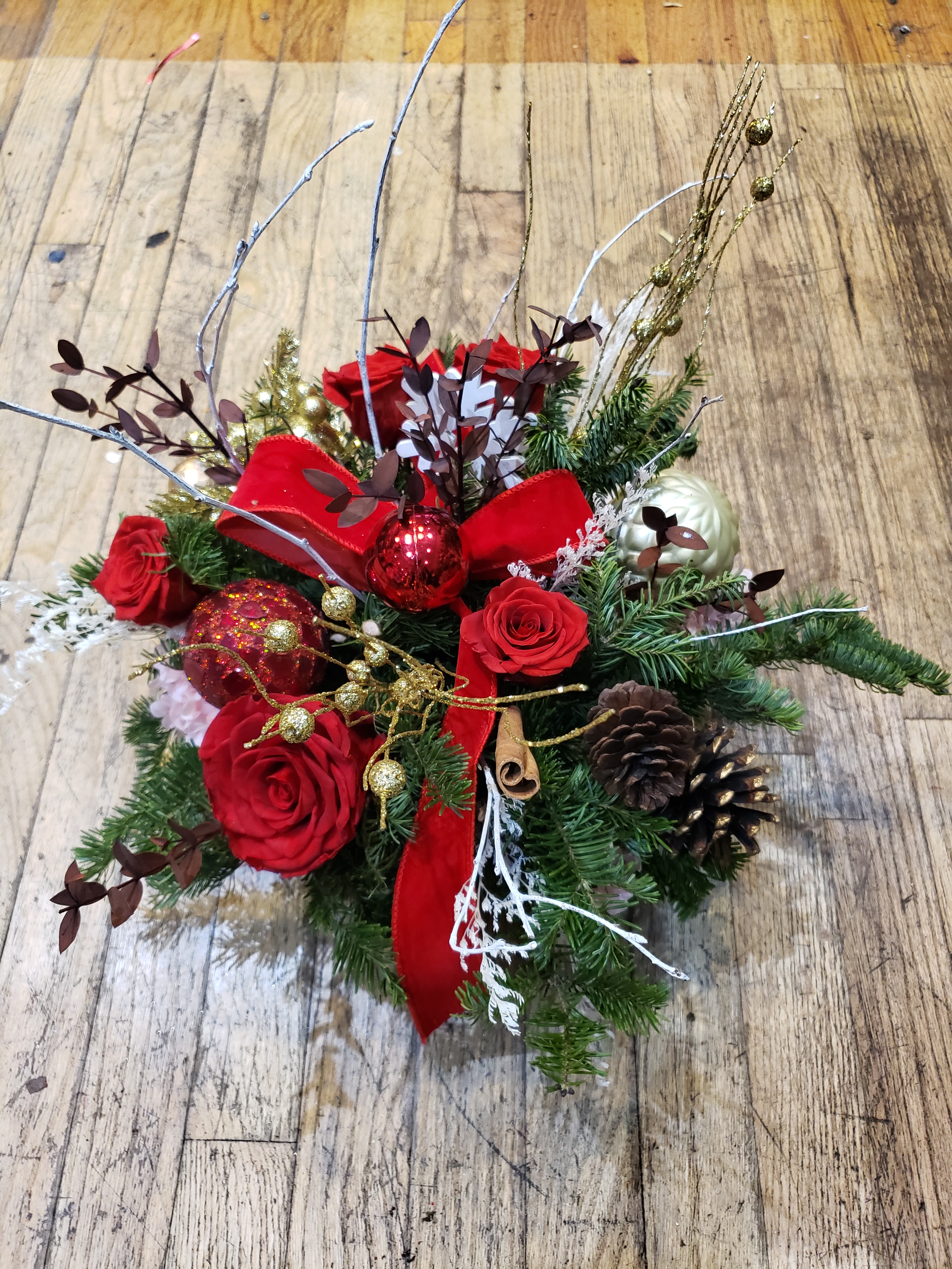 XMAS FOREVER - christmas centerpiece with preserved flowers