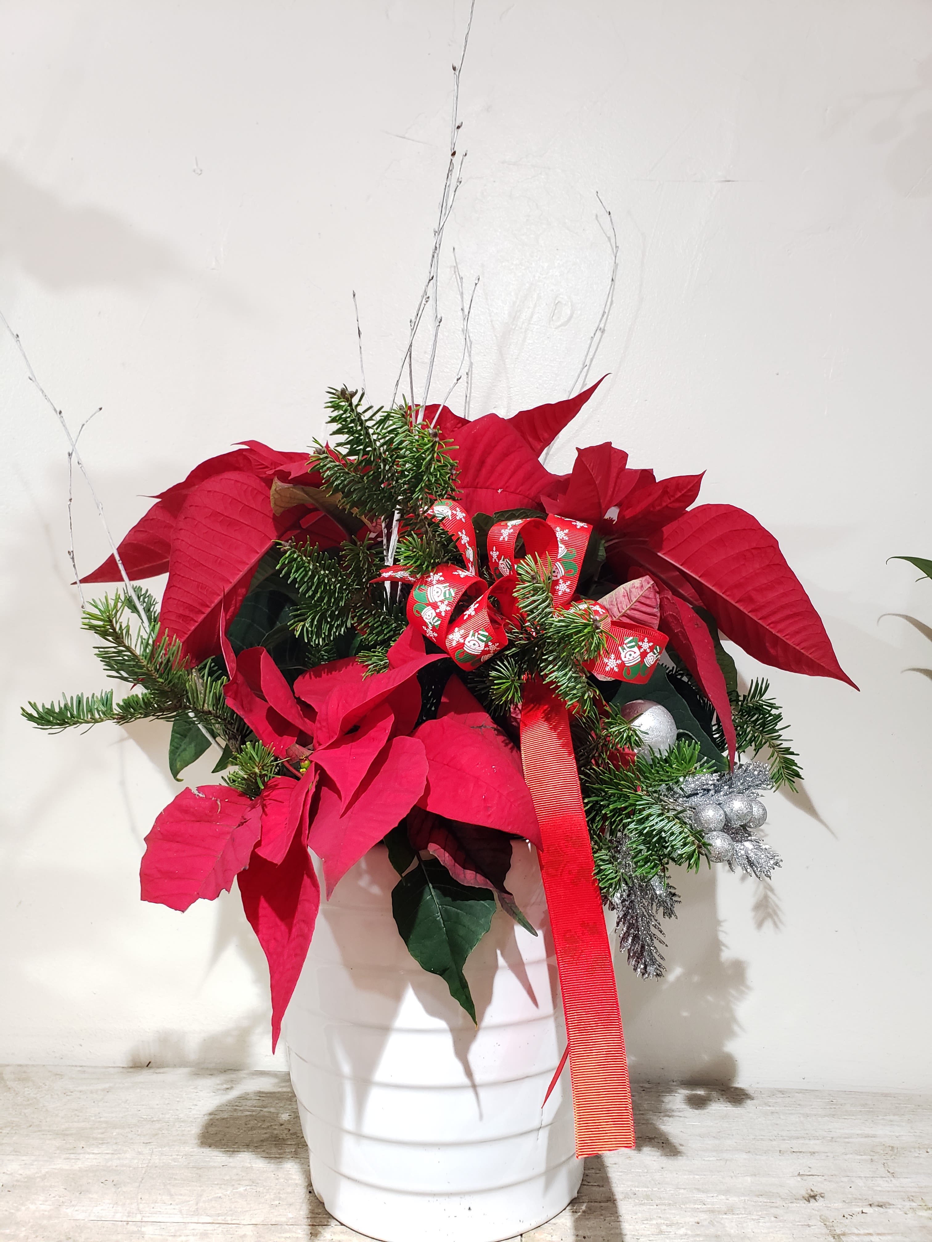 Poinsettia medium Poinsettia medium - 6' red poinsettia in white ceramic pot xmas decorations