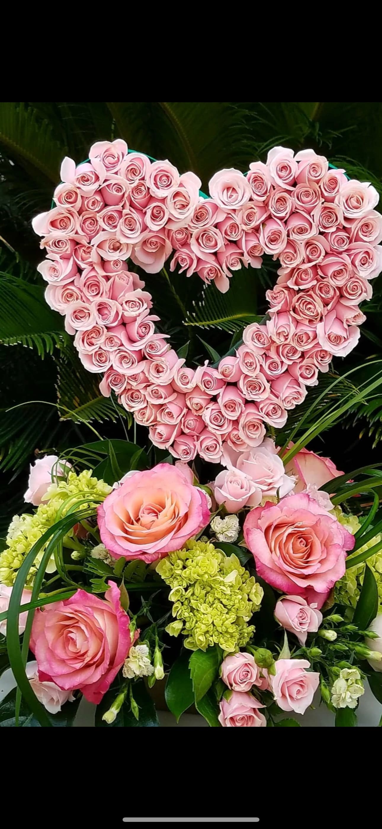 heart inlove - 2 sept design level the top open-heart fillet up with roses and the second design add hydrangeas, spray roses lemon grass and roses 