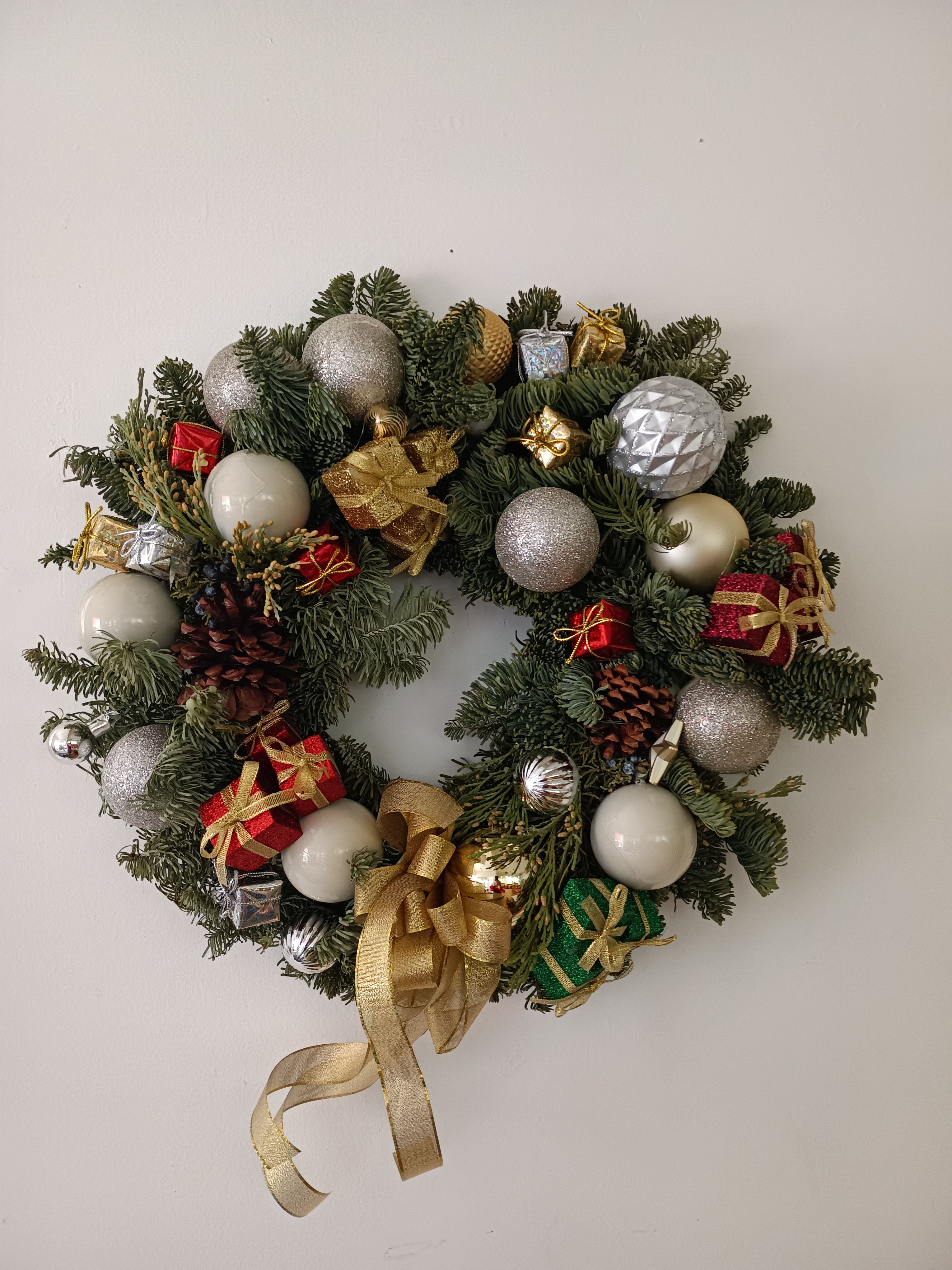 &quot;Mozart&quot; Christmas/ New Year wreath / available in 3 sizes (8&quot;, 10&quot;-12&quot; ad 14&quot;) - Beautiful, cheerful Christmas/  New Year 8&quot; round wreath with silver &amp; dusty gold and gift  boxes ornaments