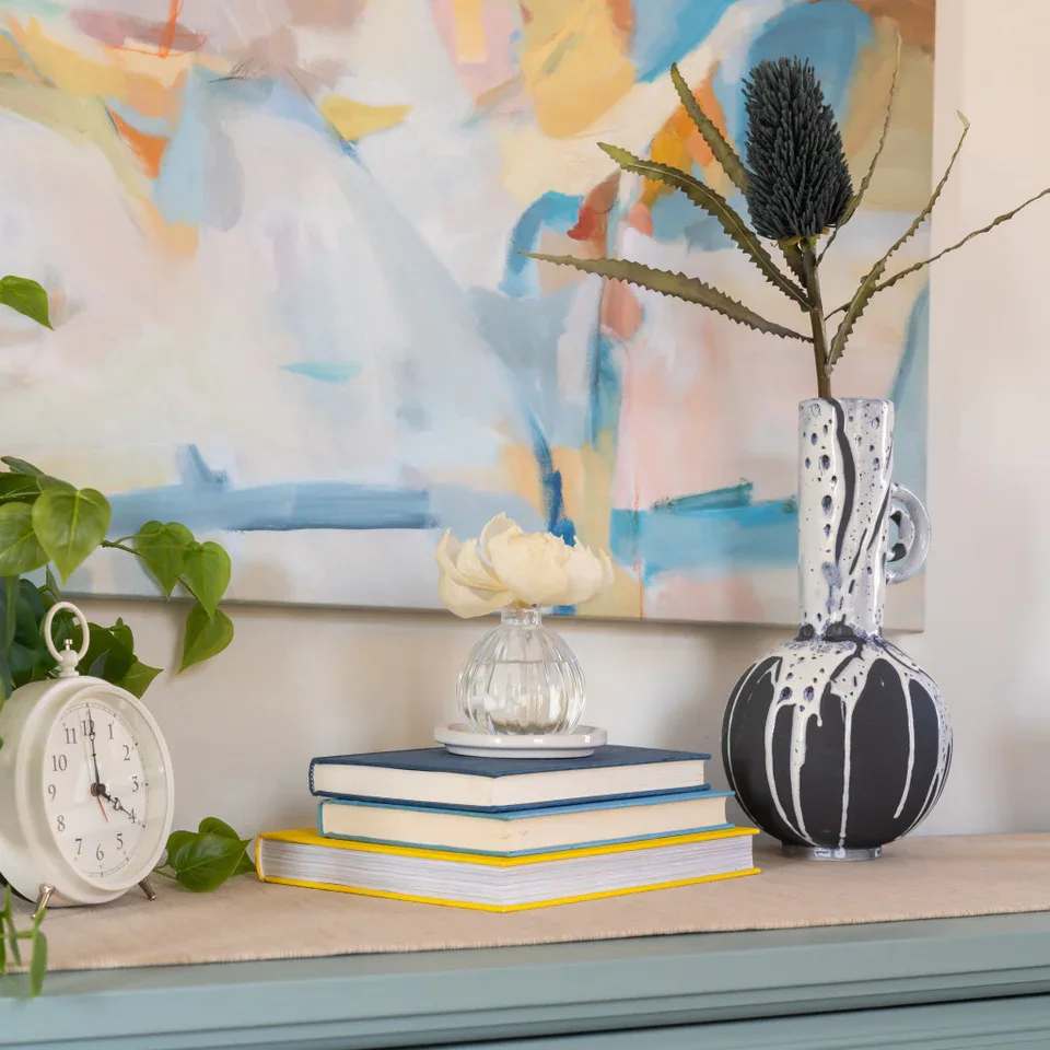 Classic Linen Flower Diffuser - Our Flower Diffuser includes your favorite Greenleaf fragrance oil and a sola paper flower that emits a beautiful, blooming scent for up to 60 days! As the fragrance oils are absorbed through the wick, the flower begins to “bloom,” slowly emitting the fragrance and eventually resembling real flower petals.   Did you Know? You can use a Refill! Bring your Flower Diffuser back to life by using one of our Reed Diffuser Oil Refills in the same fragrance to enjoy your Flower Diffuser one additional time after initial use.  What Makes it Special:  Beautiful fragrance created in-house by a team of professional perfumers Through Greenleaf Cares, proceeds of this product support organizations in the fight to end human trafficking  Fragrance: Classic Linen Fragrance Family: Fresh &amp; Clean Fragrance Description: Classic Linen is a crisp, clean scent that's reminiscent of that satisfying moment when you sink into a bed made with freshly laundered sheets.  Use and Care:  Place diffuser vase on a flat, stable surface Holding glass at base, carefully twist the cork out of the container Extend the stem of the flower fully and place it into the bottle, ensuring that the wire located within the wick is fully inserted into the neck of the container Enjoy the fragrance as well as the beauty of the flower as it blooms for up to 60 days When all the oil has been diffused and the flower begins to dry out, replace your Flower Diffuser 