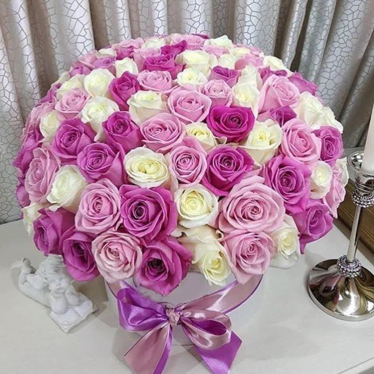 Flowers &quot;Happiness&quot; - Our elegant rose bouquet in a box combines sophistication and simplicity. Delicate, fresh roses beautifully in a stylish box, creating a striking and romantic gift. This bouquet is perfect for special occasions, conveying the warmest and most heartfelt feelings