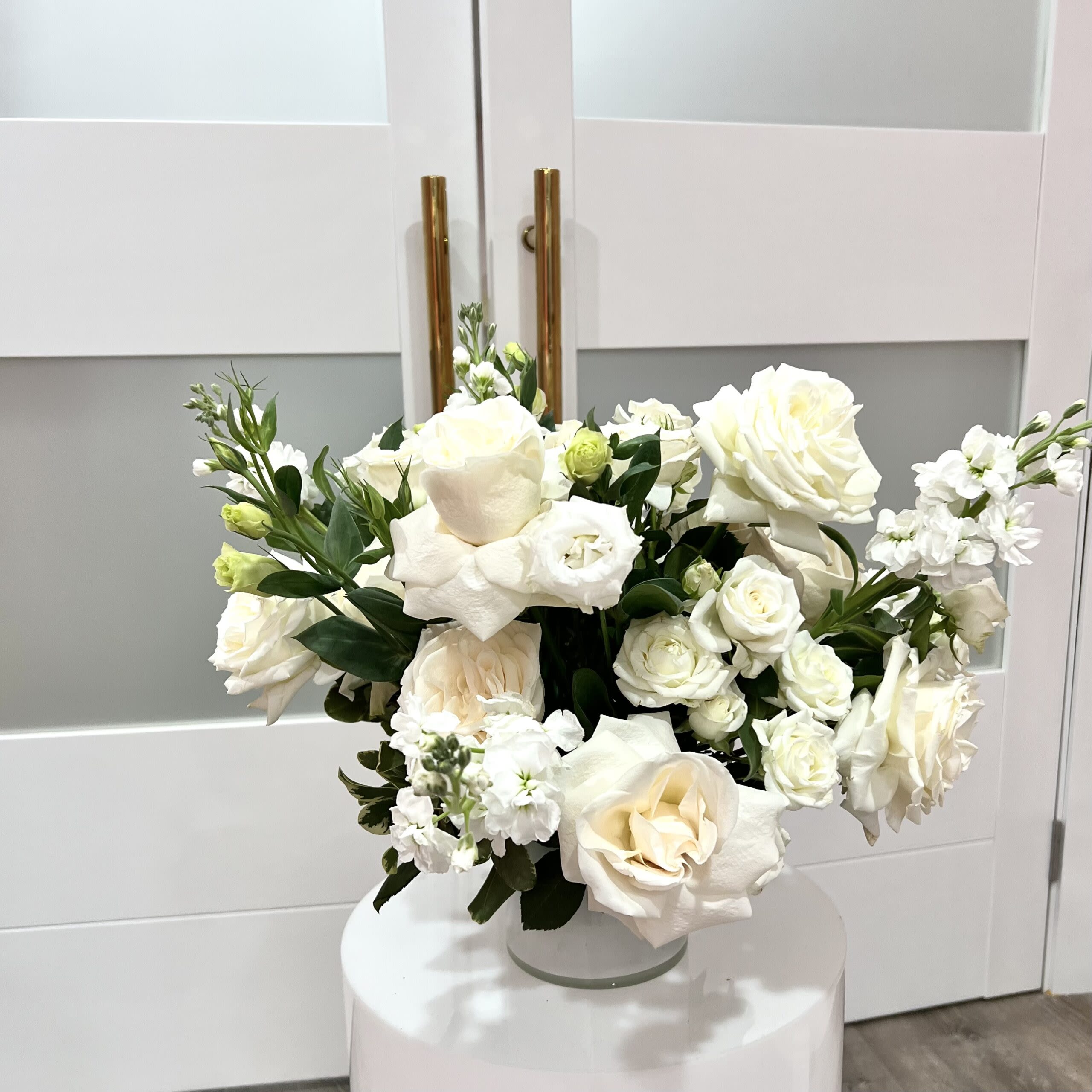 White Romance - Size:	 Medium ( Standard) Large(Deluxe)