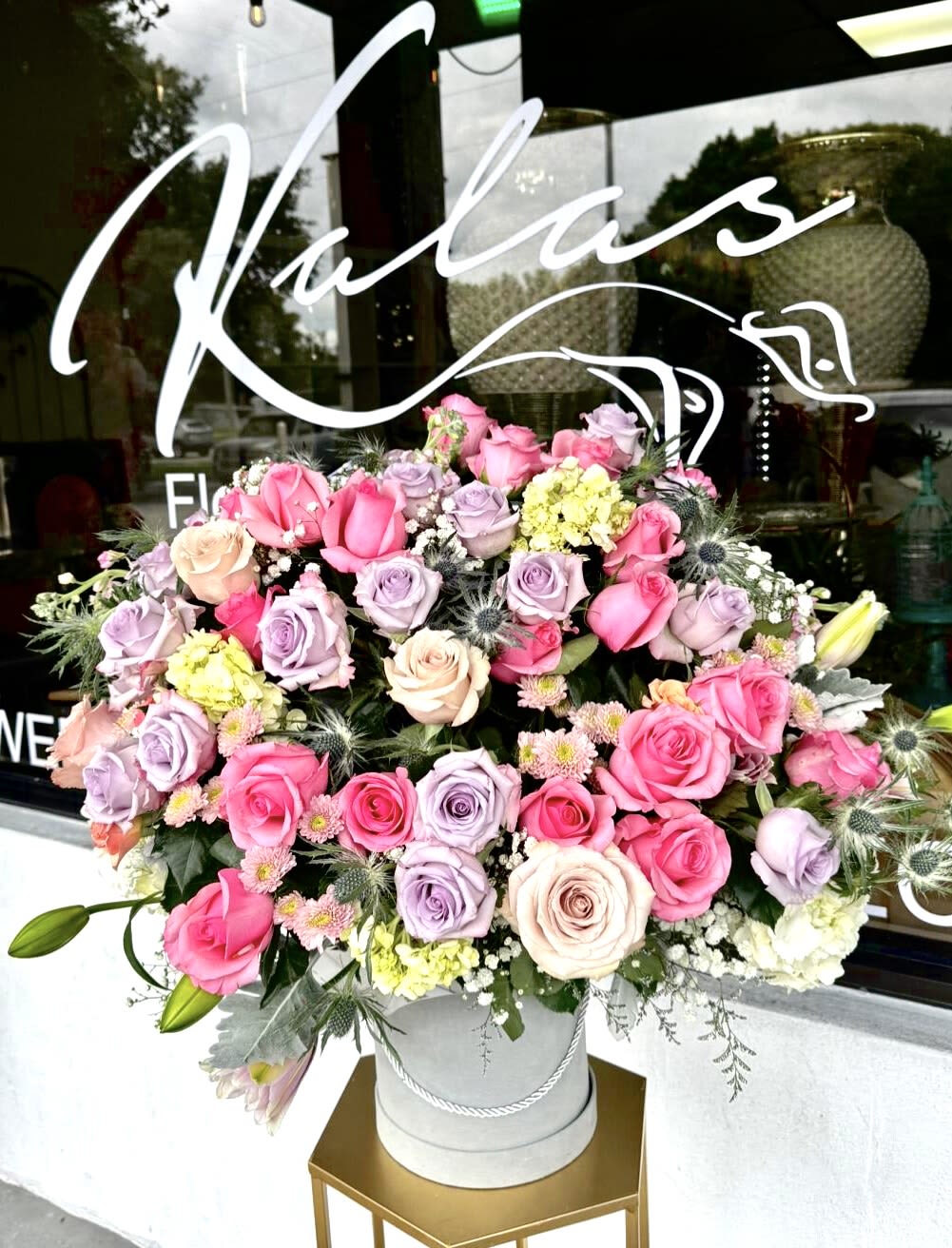 Pastel dreams Pastel dreams - Flower box The vase is a box with 36 roses in various pastel colors.
