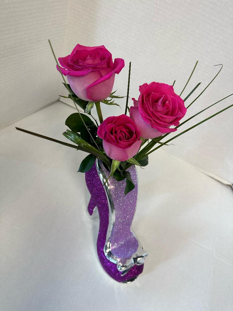 Elegant Roses by Detalles Elegant Roses by Detalles - Send this cute rose arrangement to your loved one, friend or family member to remind them how much they are loved by you!